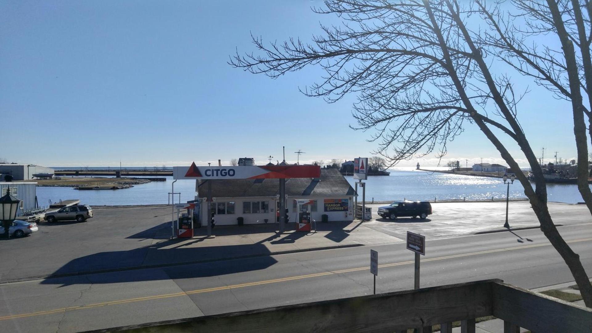 Harbor Lights Lodge photo 71
