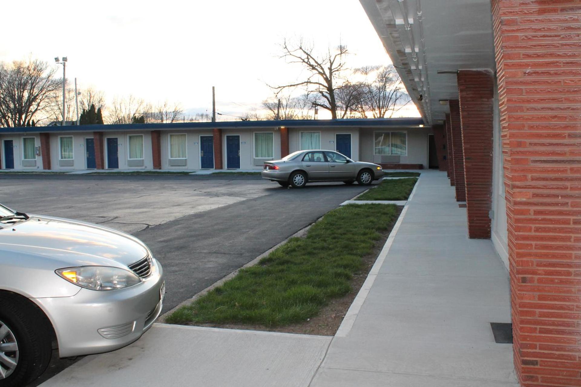 American Motor Inn - Rock Island photo 9