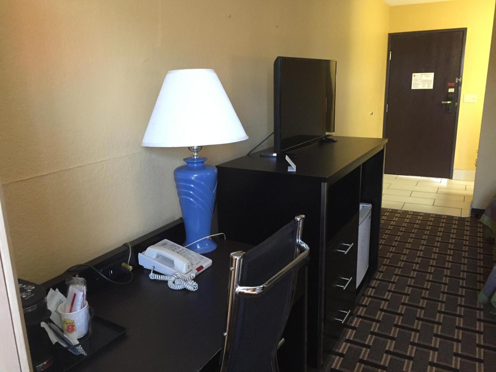Super 8 by Wyndham Terre Haute photo 19