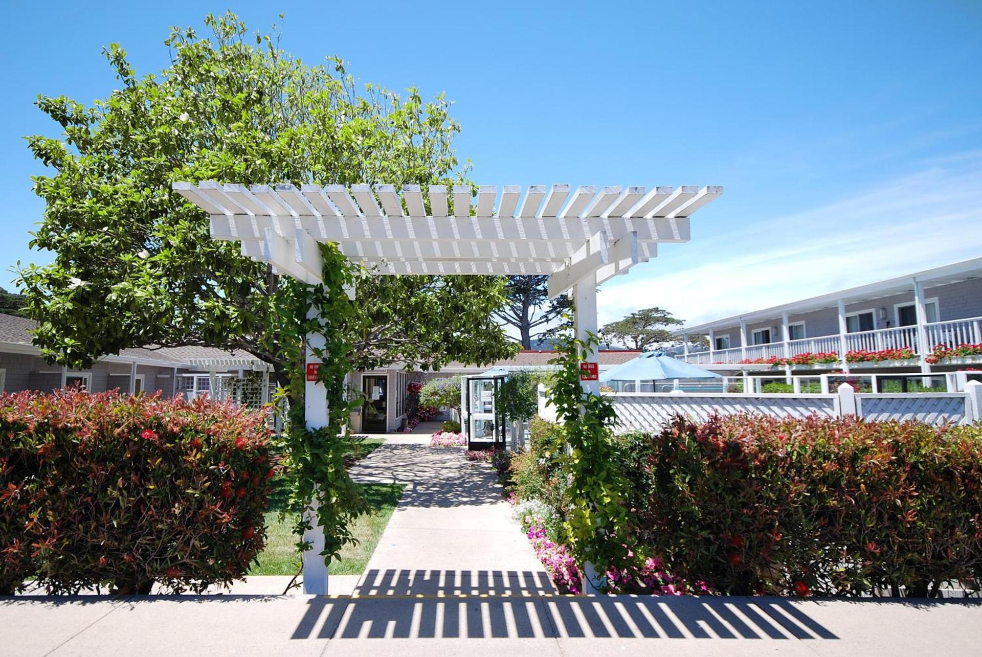 Monterey Bay Lodge — hotel in Monterey