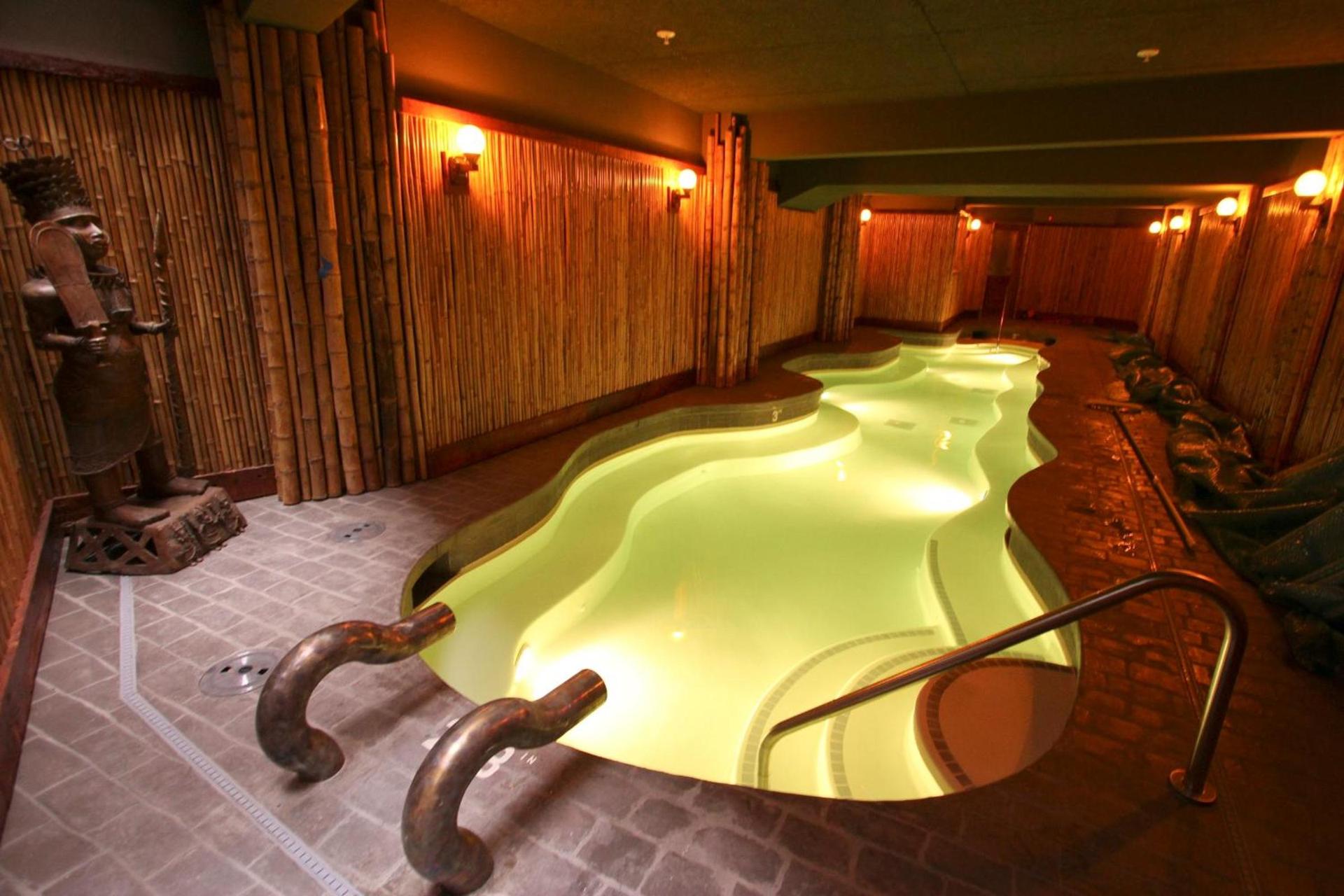 McMenamins Crystal Hotel photo 16