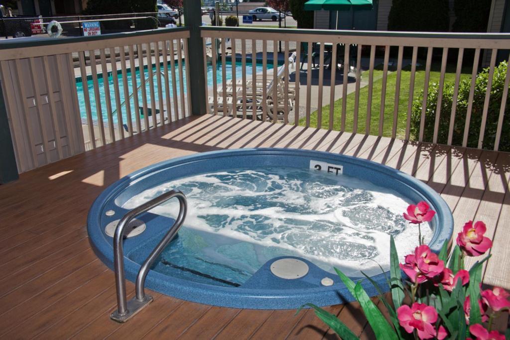 Poulsbo Inn & Suites photo 13