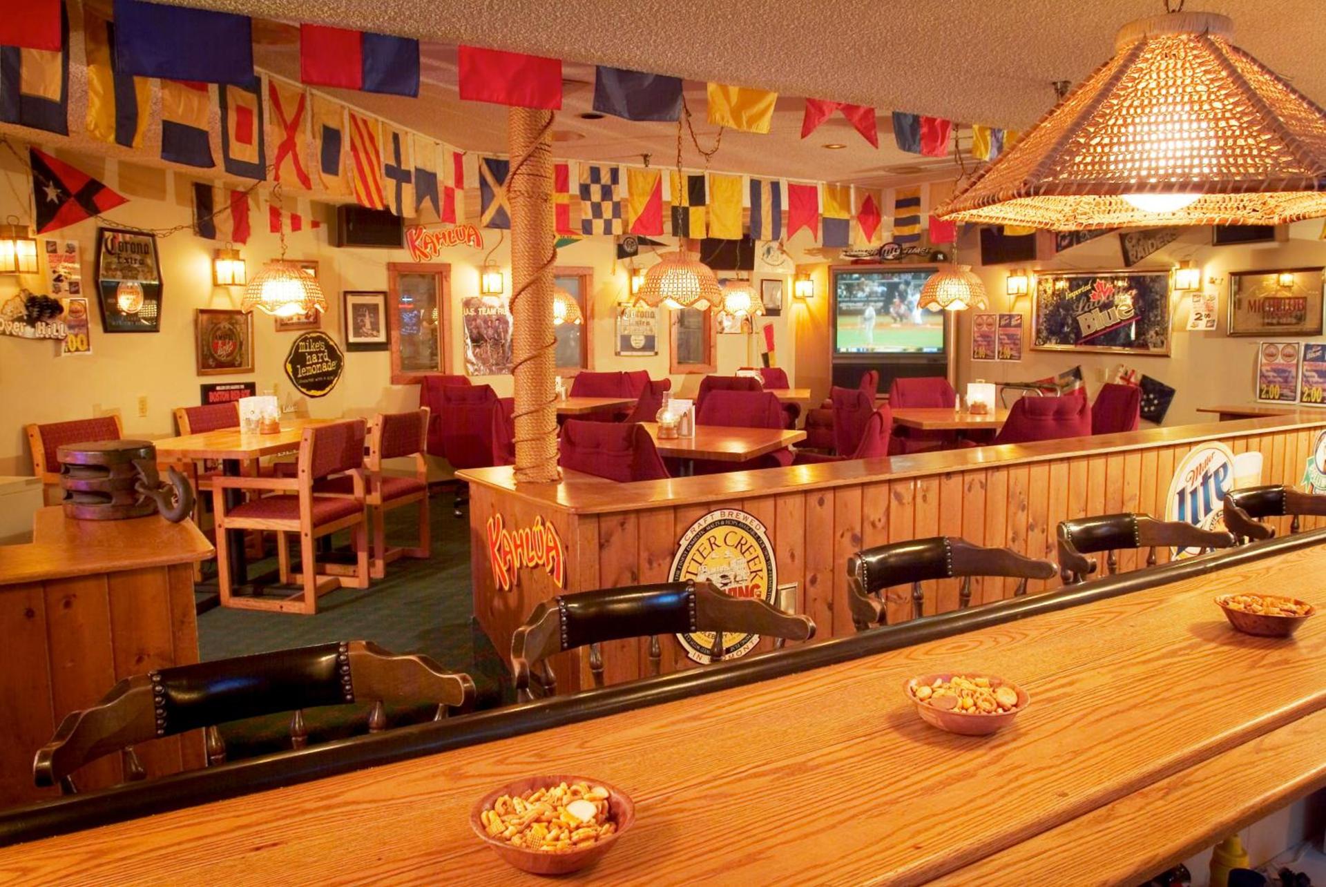 Commodores Inn photo 81