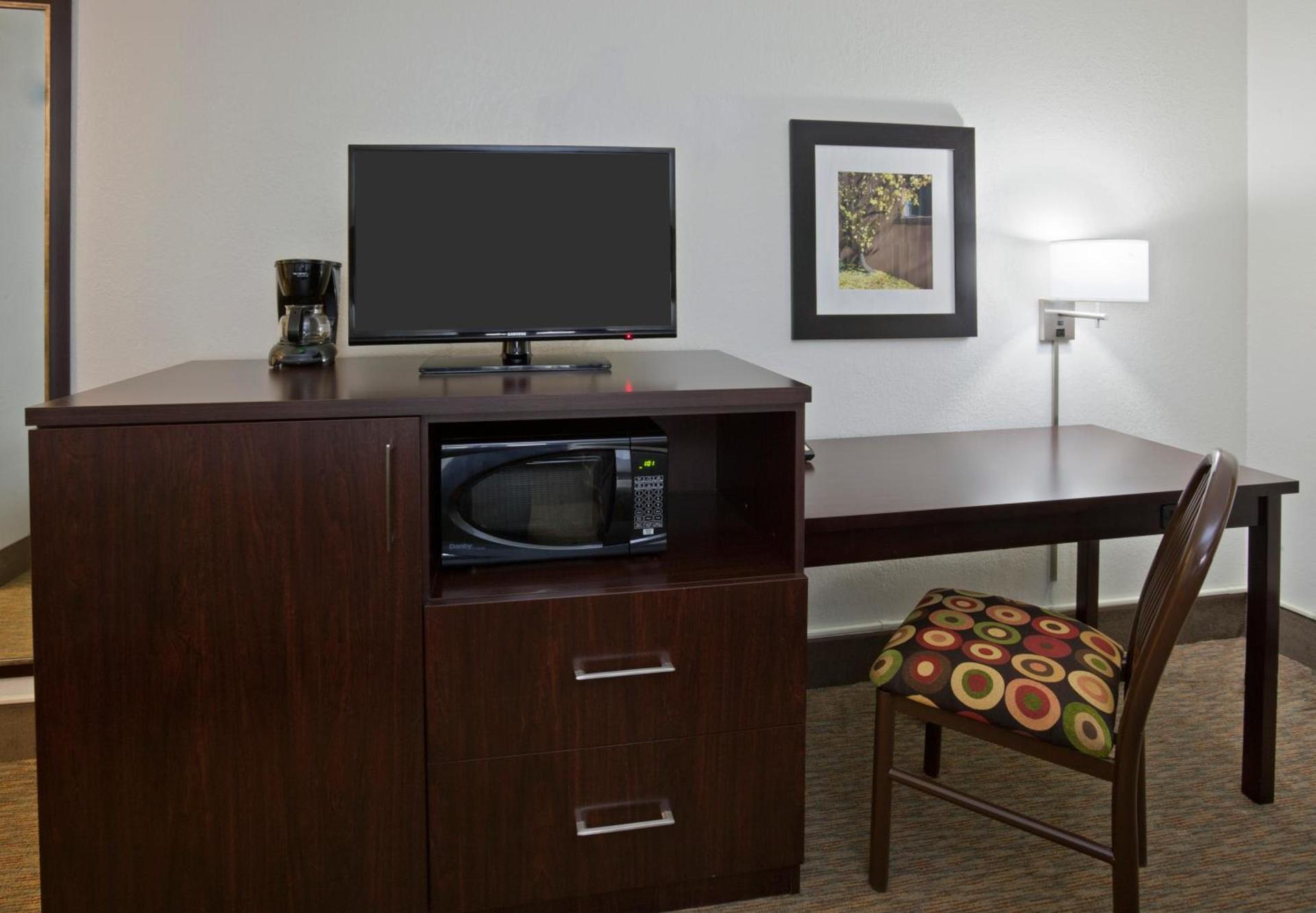 Fargo Inn and Suites photo 17