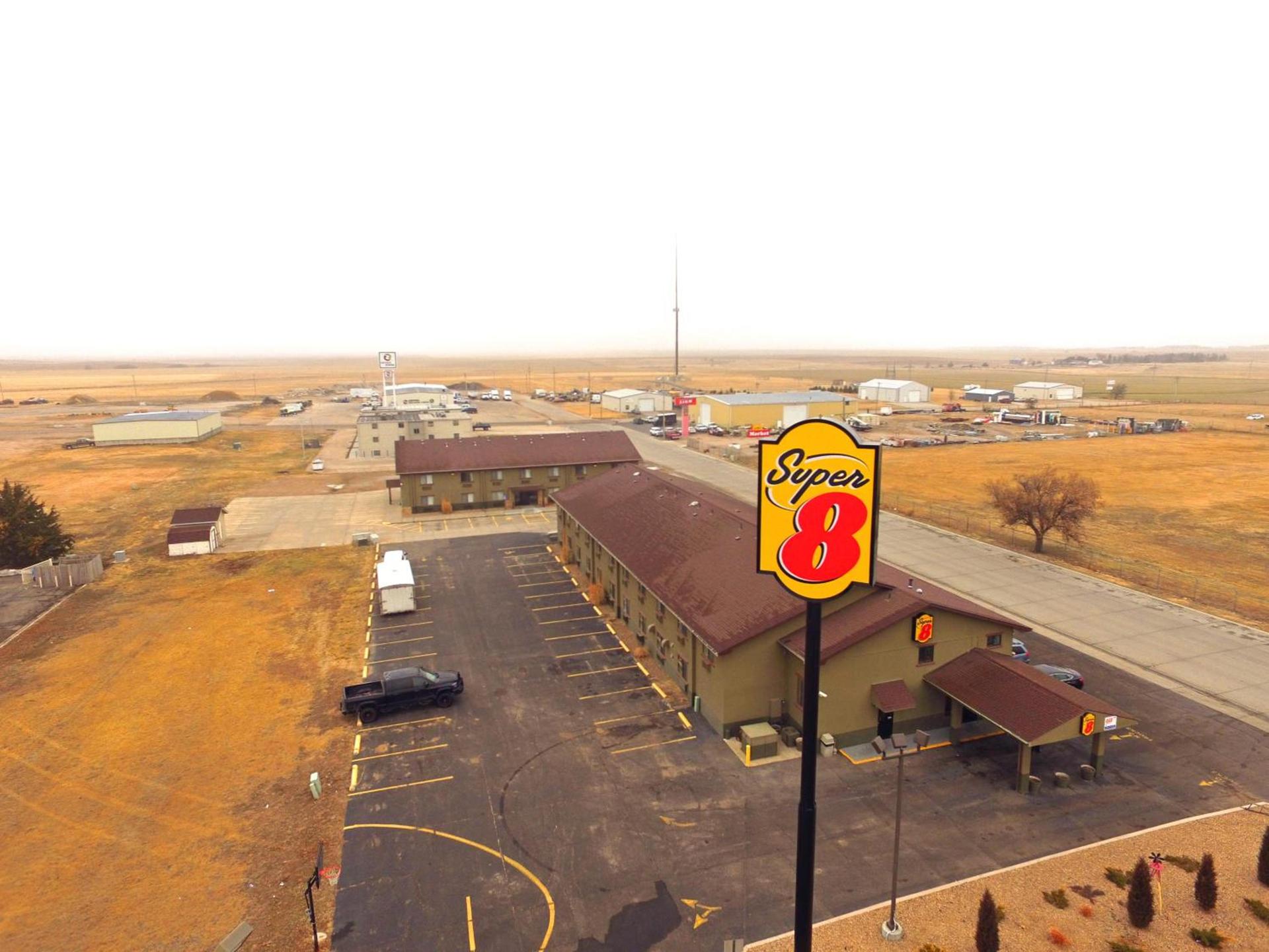 Super 8 by Wyndham Colby photo 11