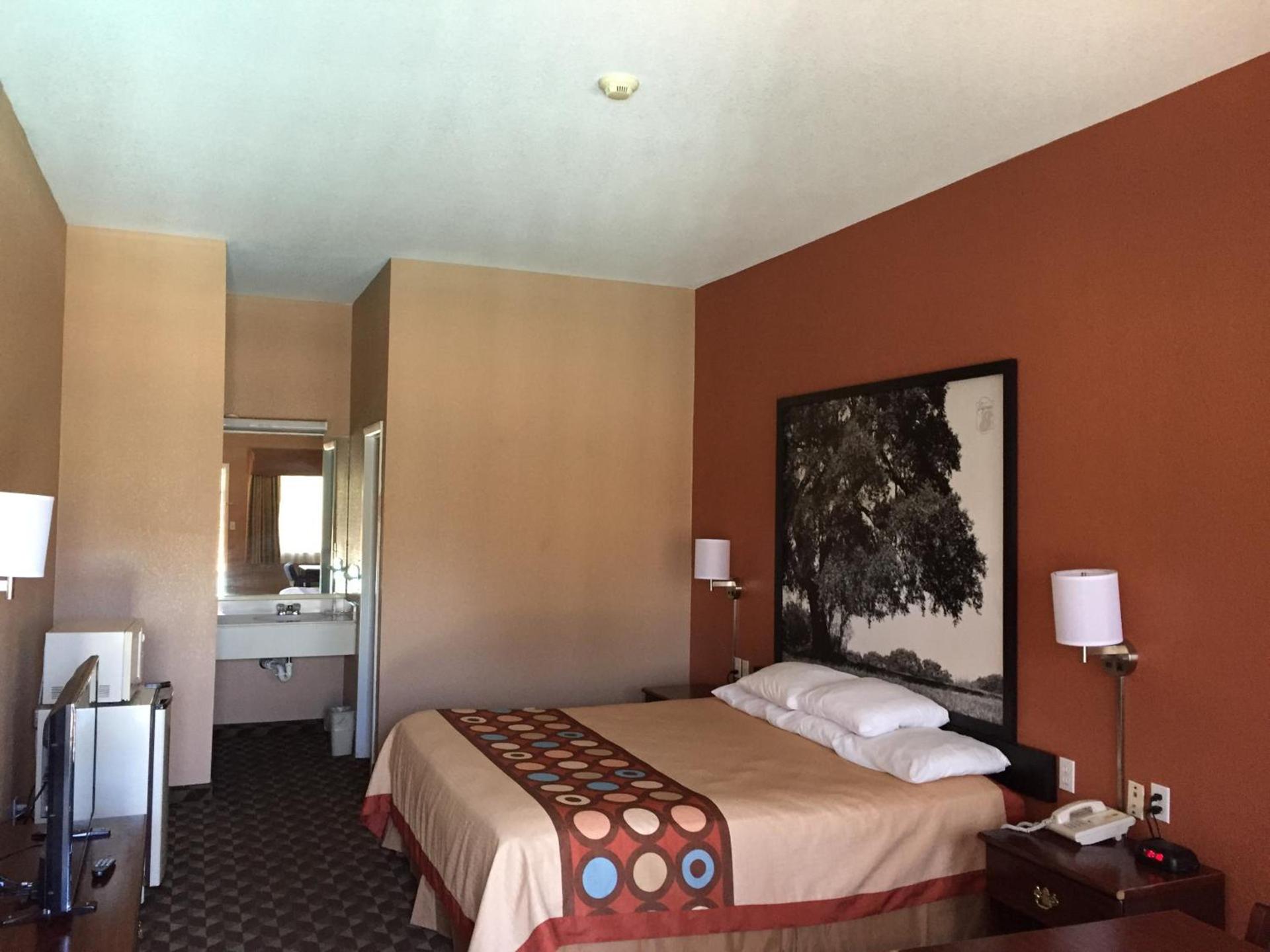 Super 8 by Wyndham Bastrop TX photo 17