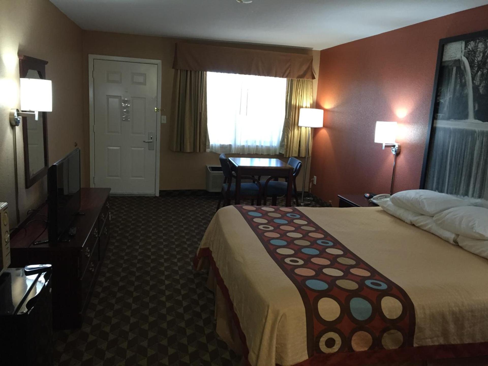 Super 8 by Wyndham Bastrop TX photo 18