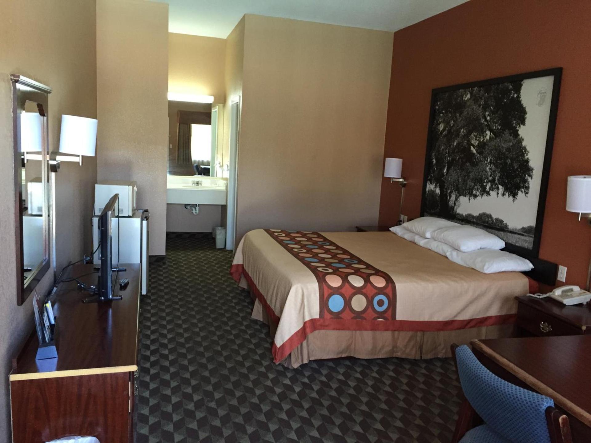 Super 8 by Wyndham Bastrop TX photo 19