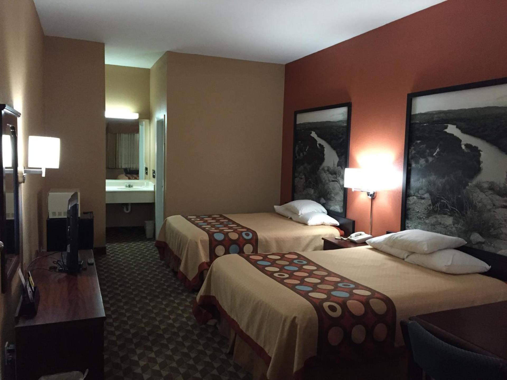 Super 8 by Wyndham Bastrop TX photo 21