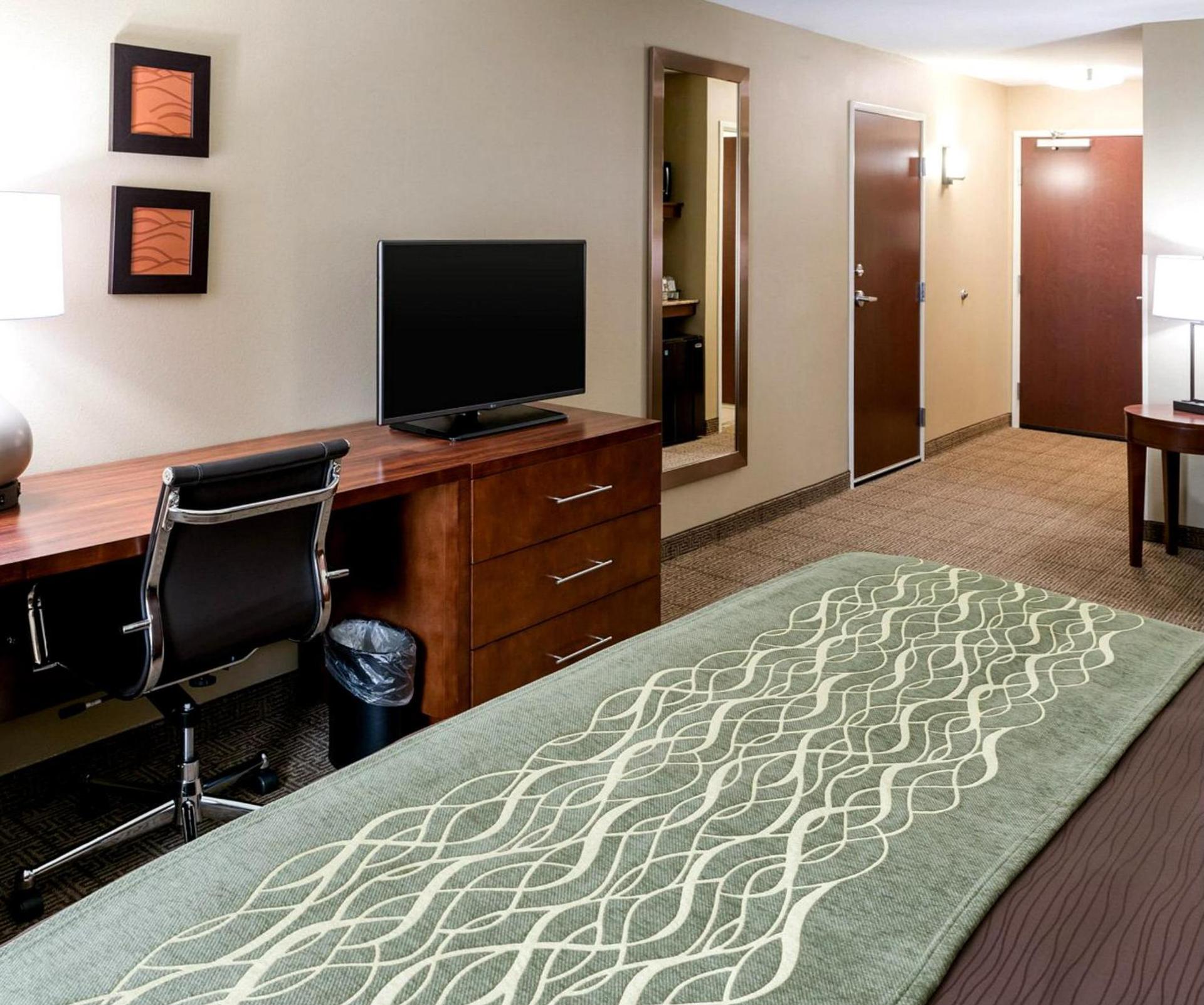 Comfort Inn & Suites West - Medical Center photo 56