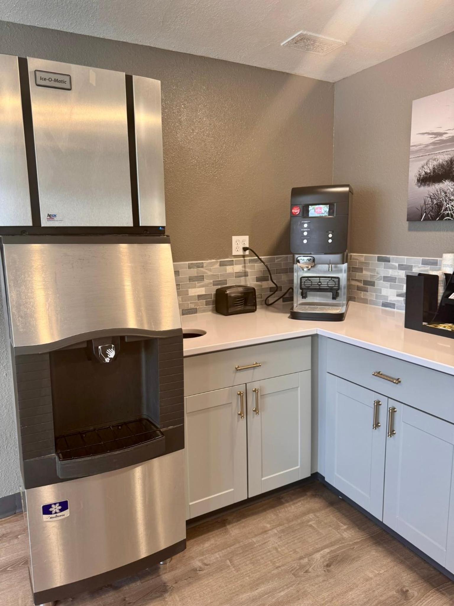Super 8 by Wyndham Great Falls City Center photo 14