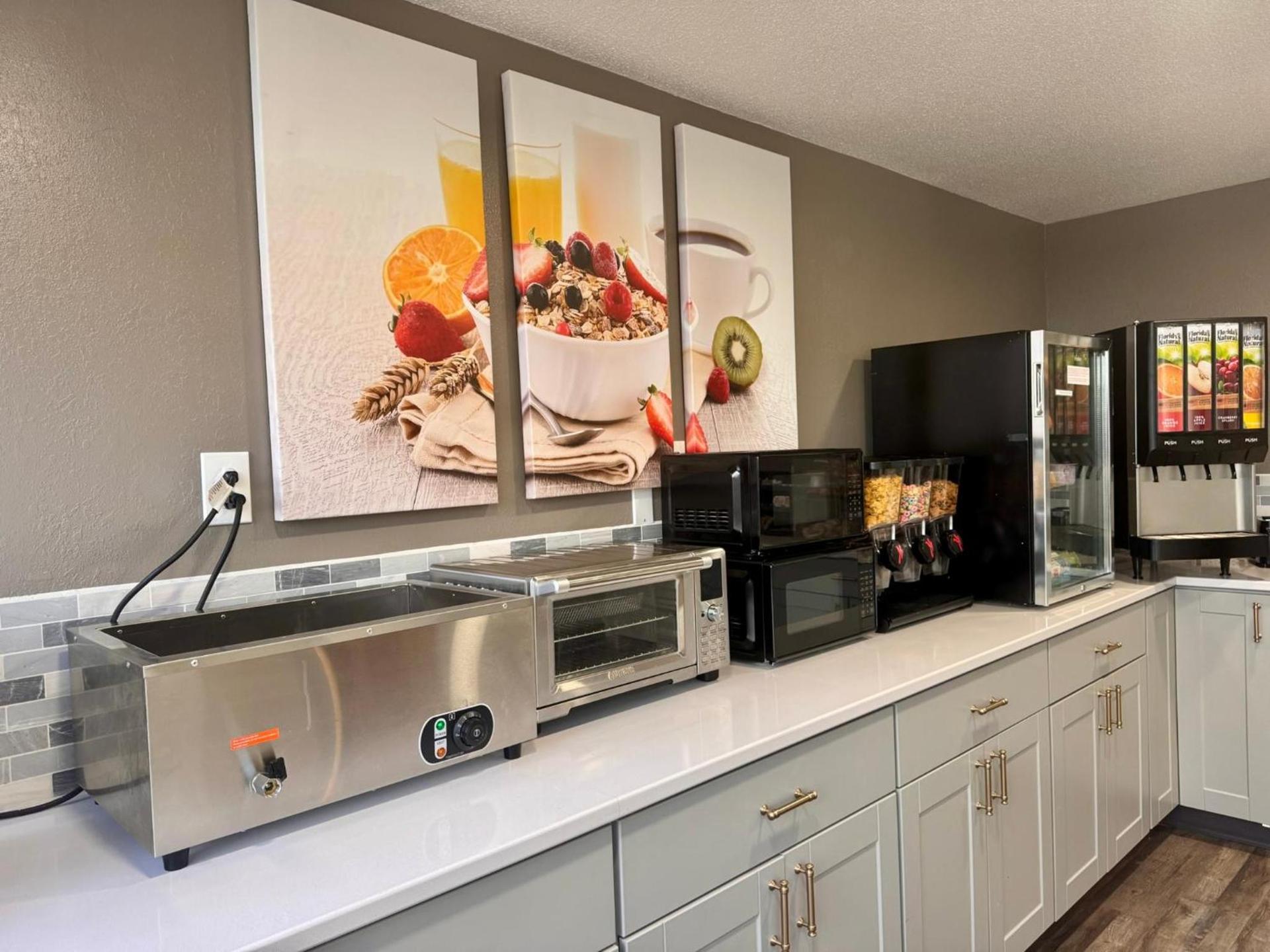 Super 8 by Wyndham Great Falls City Center photo 3