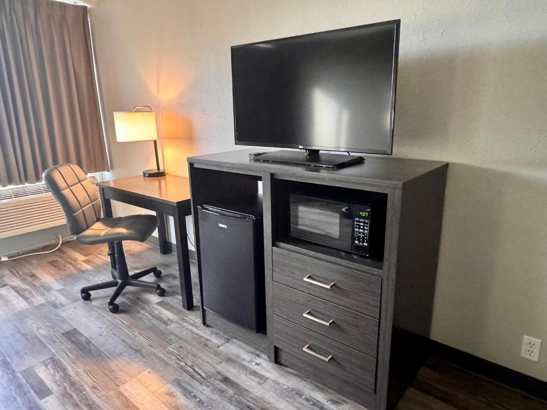 Super 8 by Wyndham Great Falls City Center photo 18