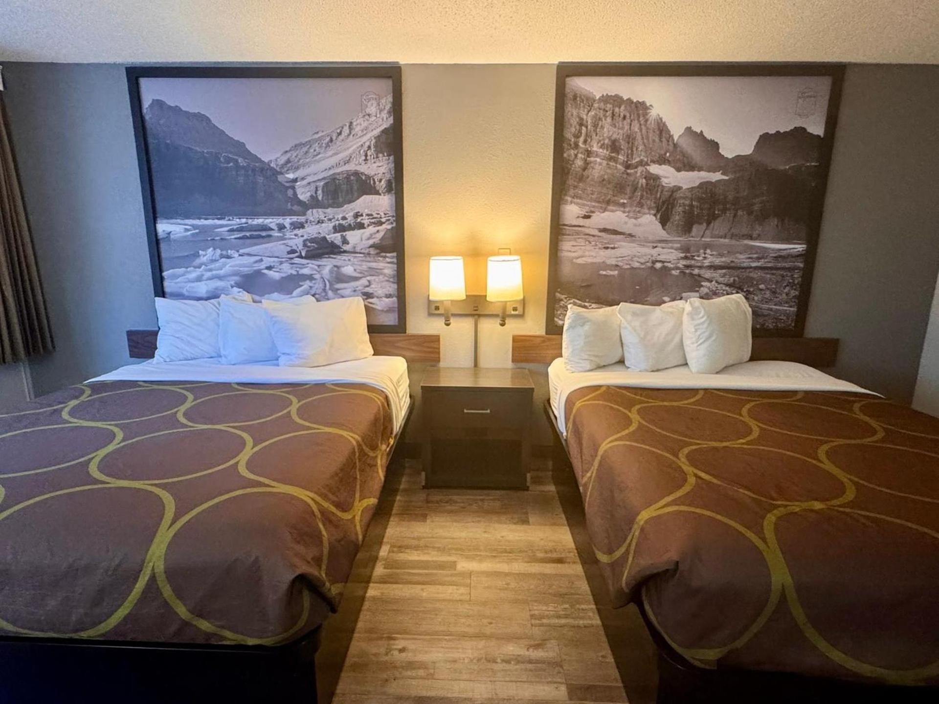 Super 8 by Wyndham Great Falls City Center photo 1