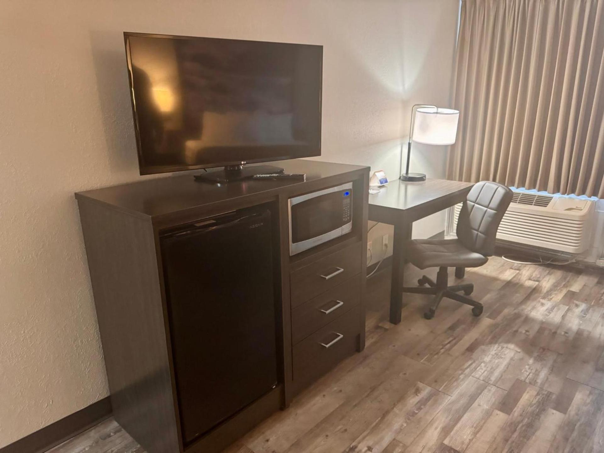 Super 8 by Wyndham Great Falls City Center photo 17