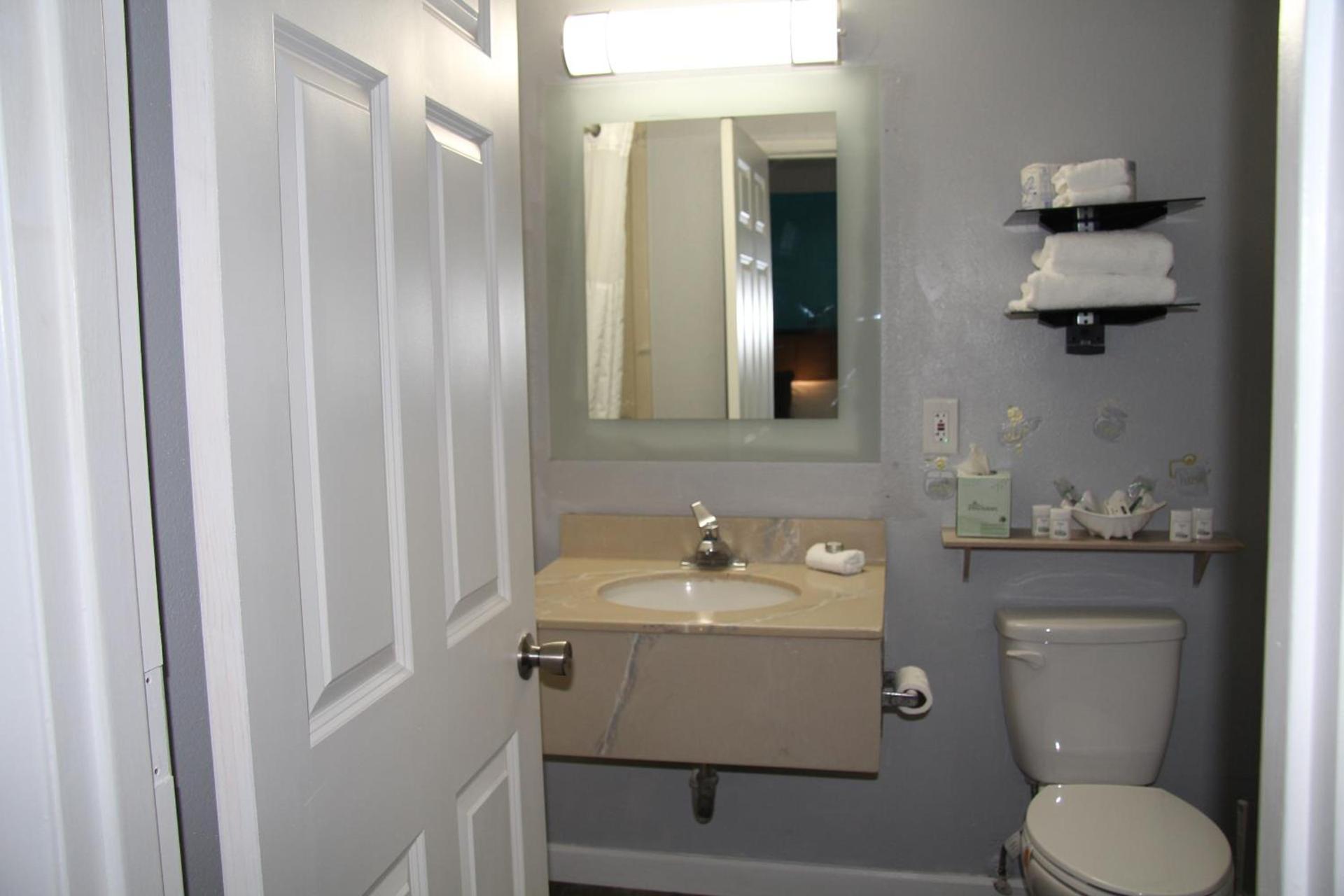 Naval Suites by FairBridge photo 25