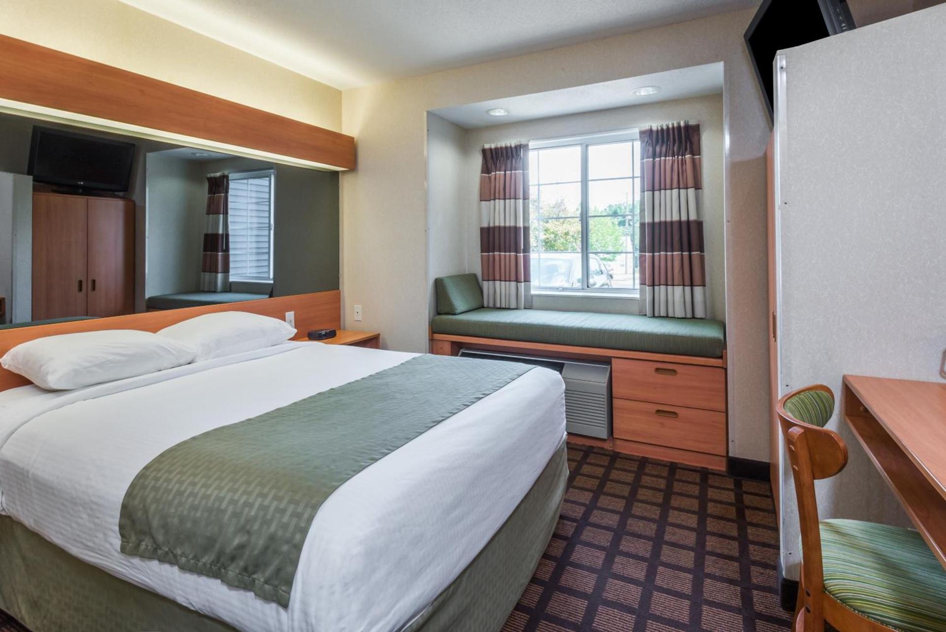 Microtel Inn & Suites by Wyndham Uncasville Casino Area photo 9