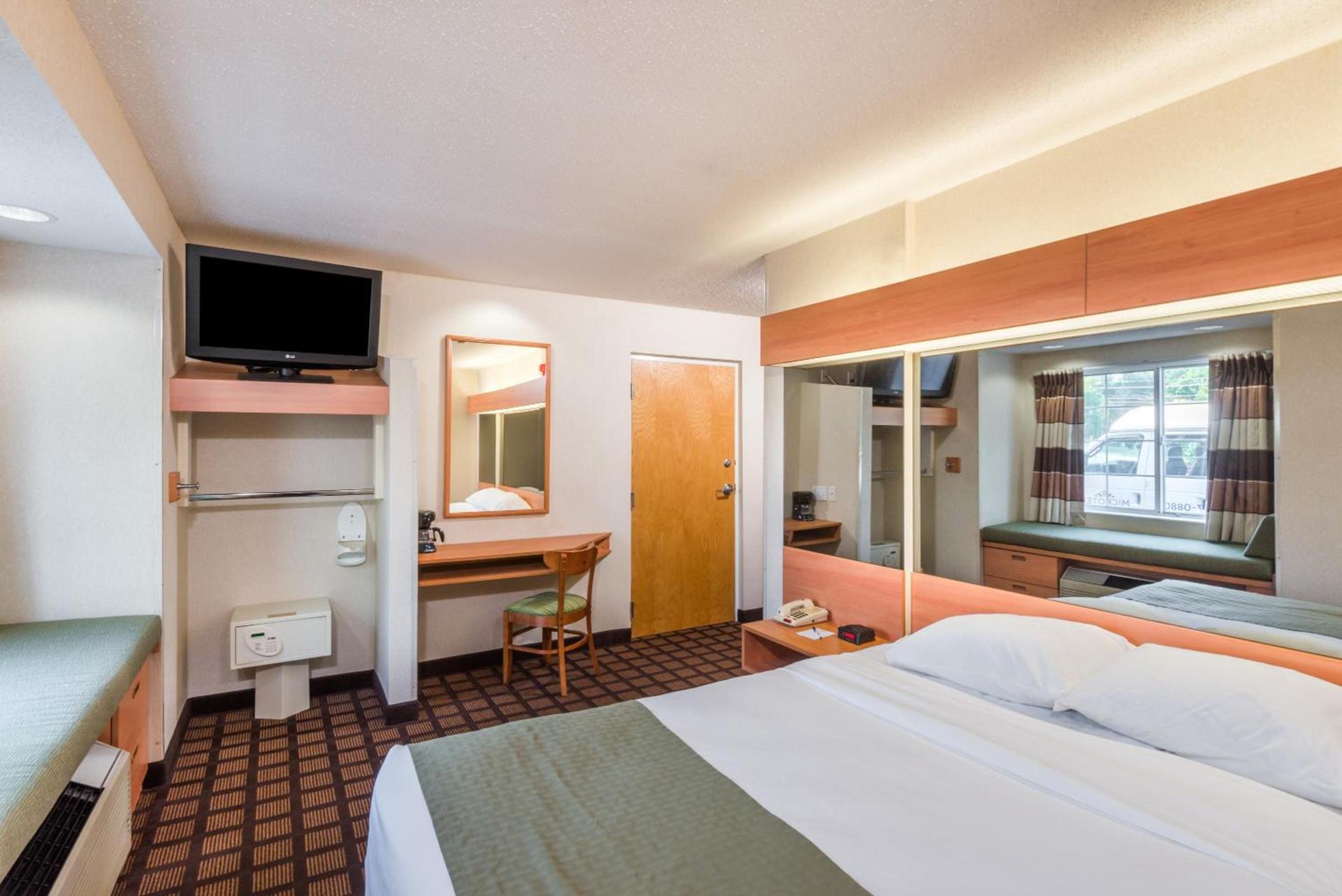 Microtel Inn & Suites by Wyndham Uncasville Casino Area photo 15