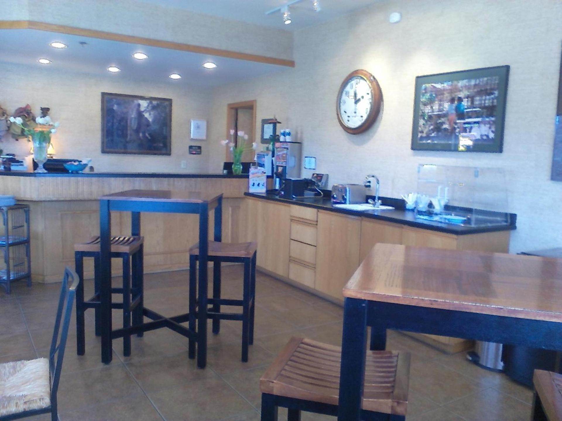 Lewis River Inn photo 11