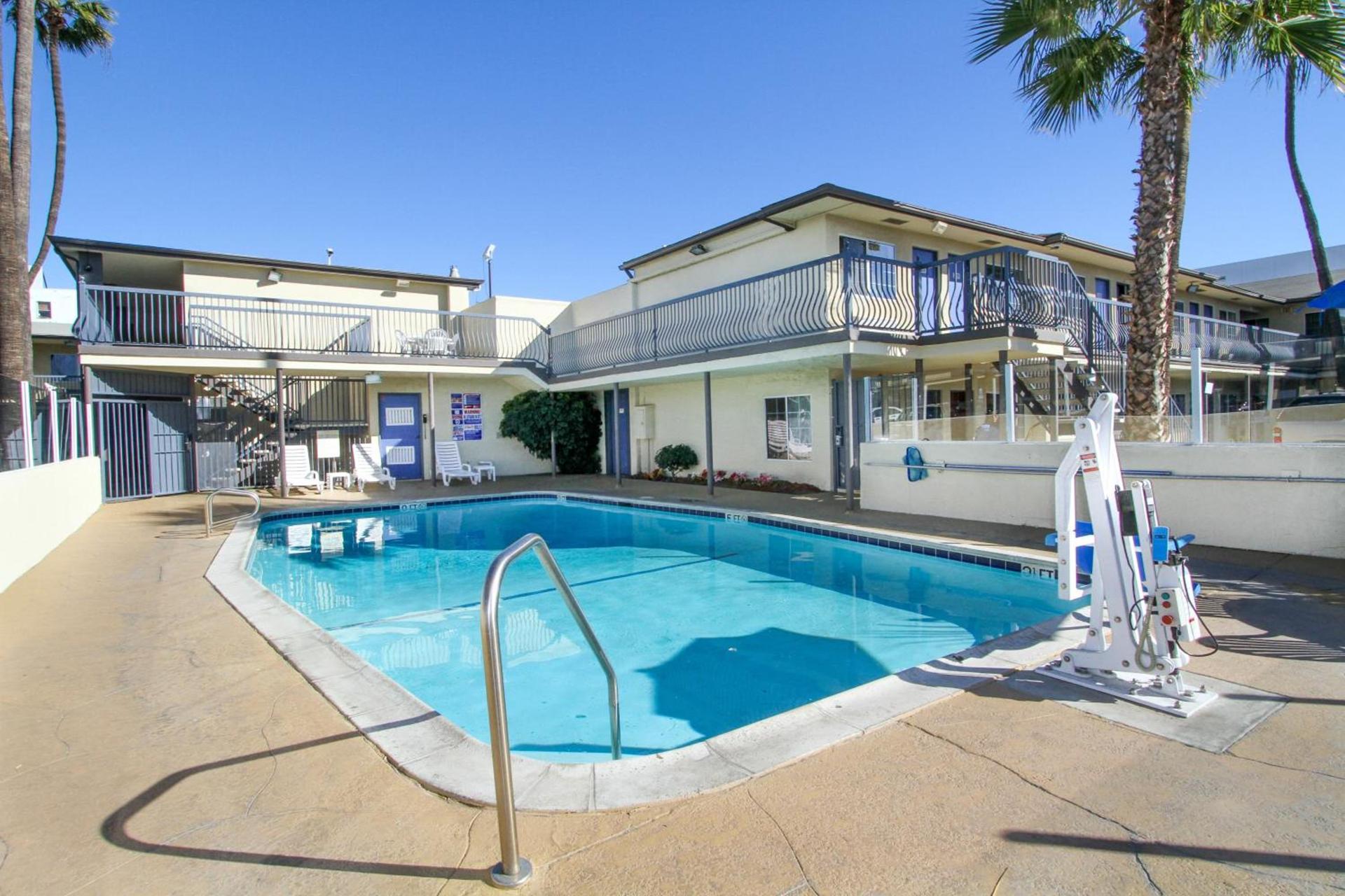 Motel 6 San Diego, CA Airport Harbor photo 33