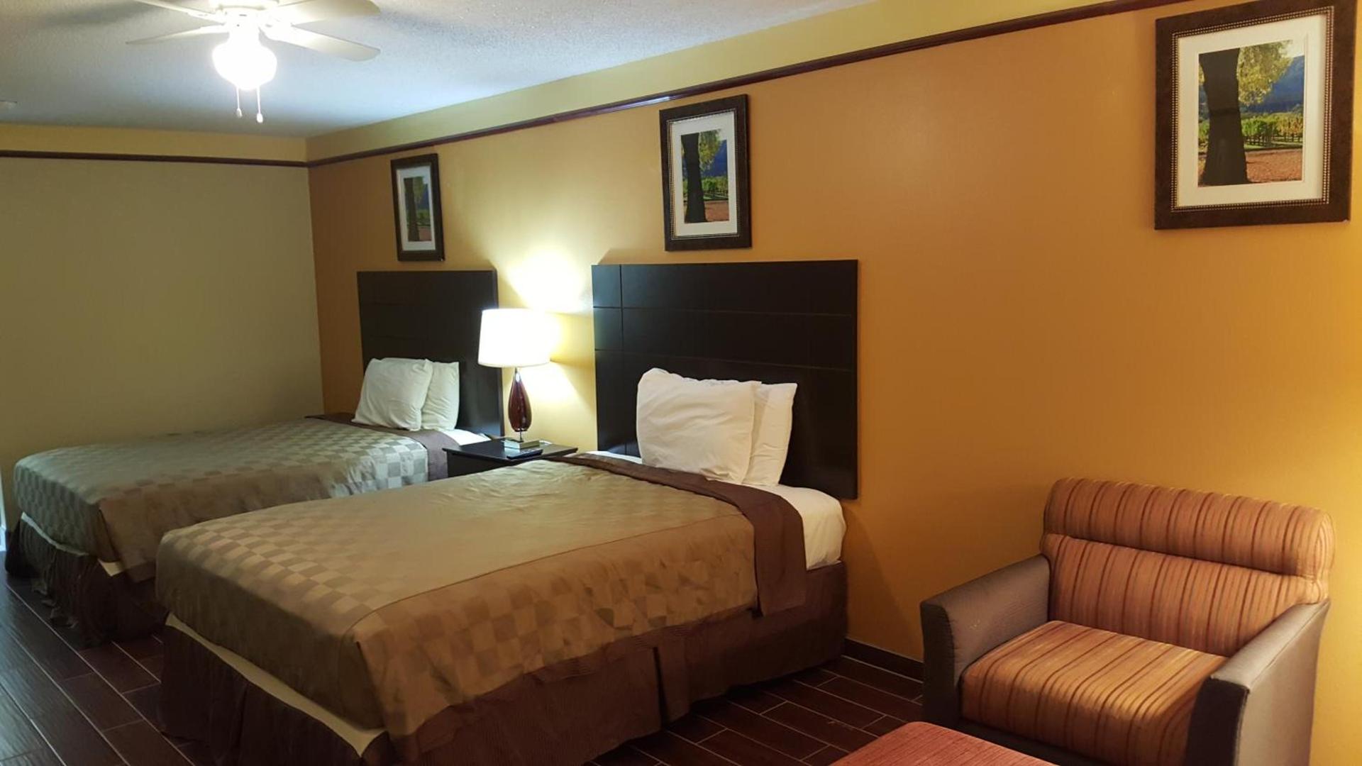 Deluxe Inn and Suites photo 24