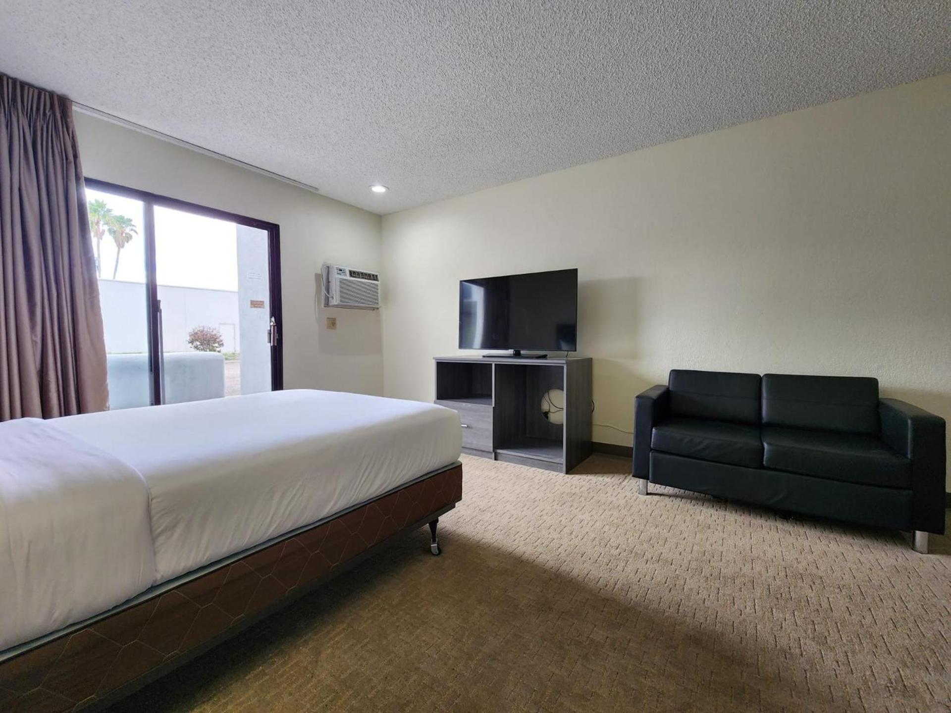 Las Palmas Airport Inn photo 5