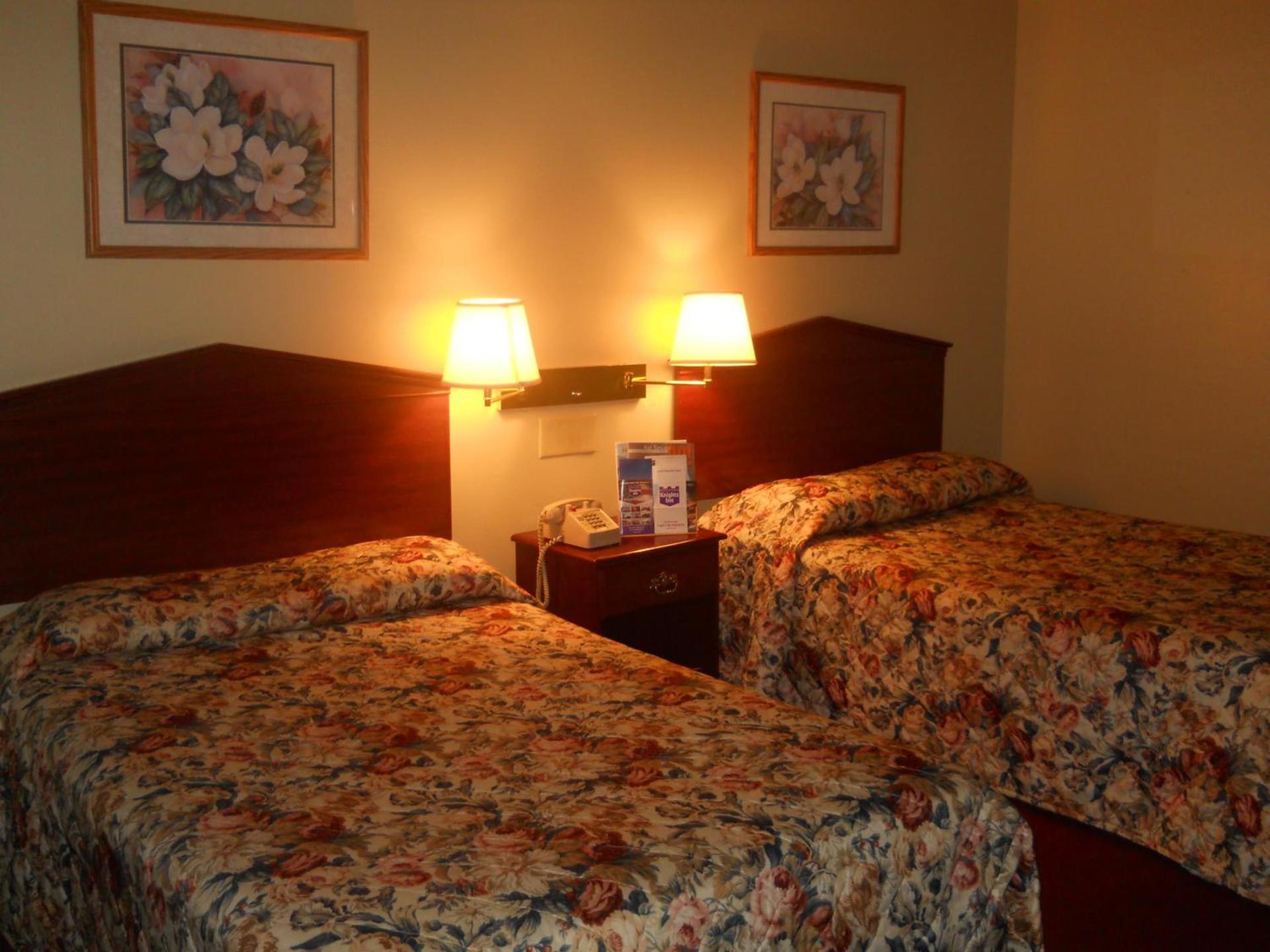 Red Carpet Inn photo 23