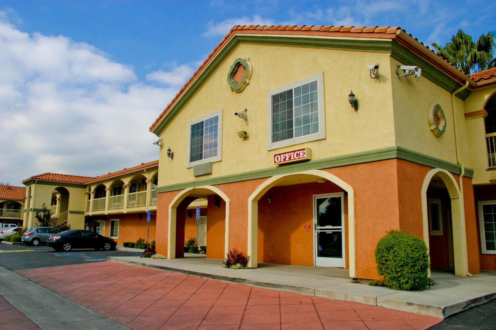 Crystal Inn Suites & Spas — hotel in Inglewood