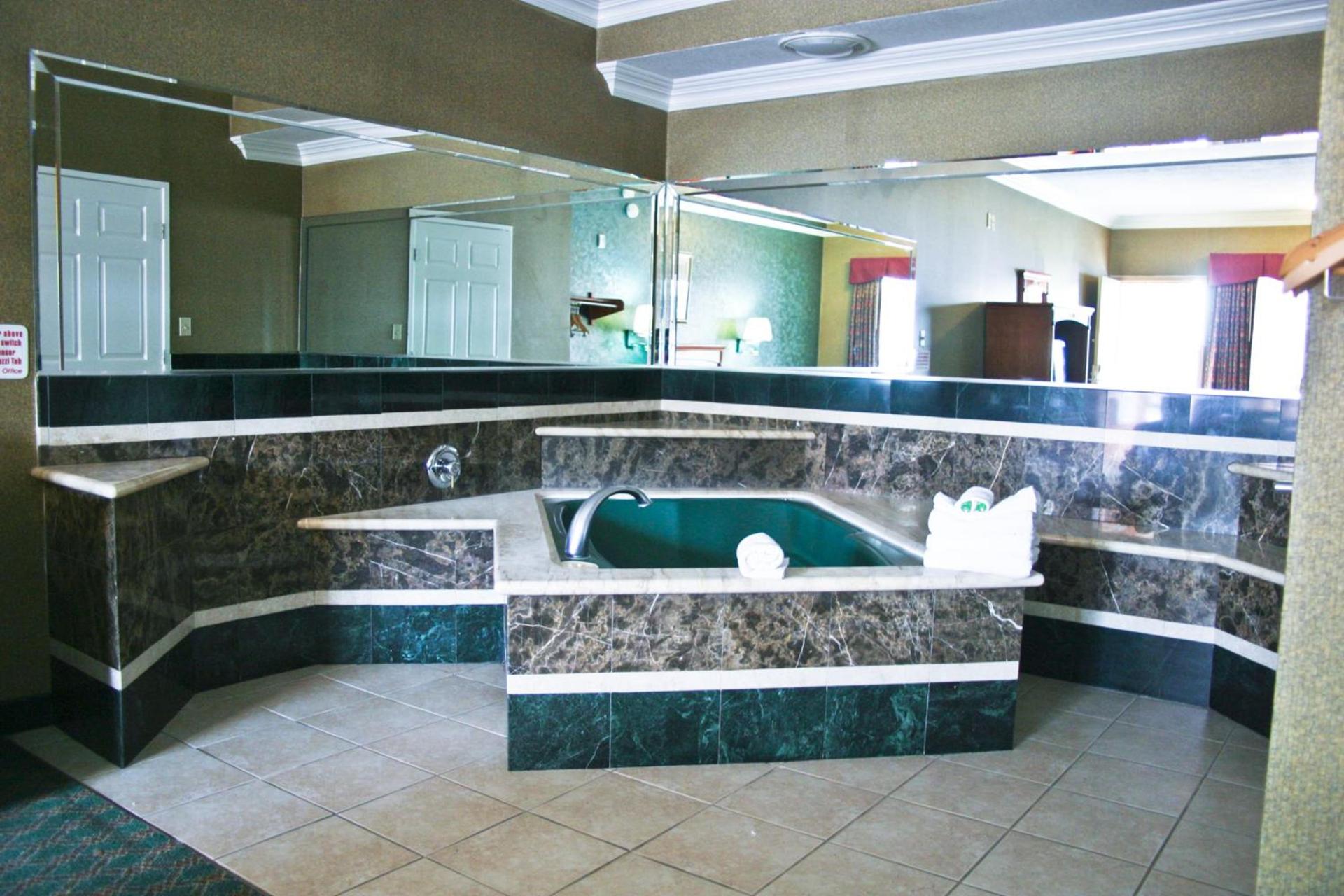 Crystal Inn Suites & Spas photo 39