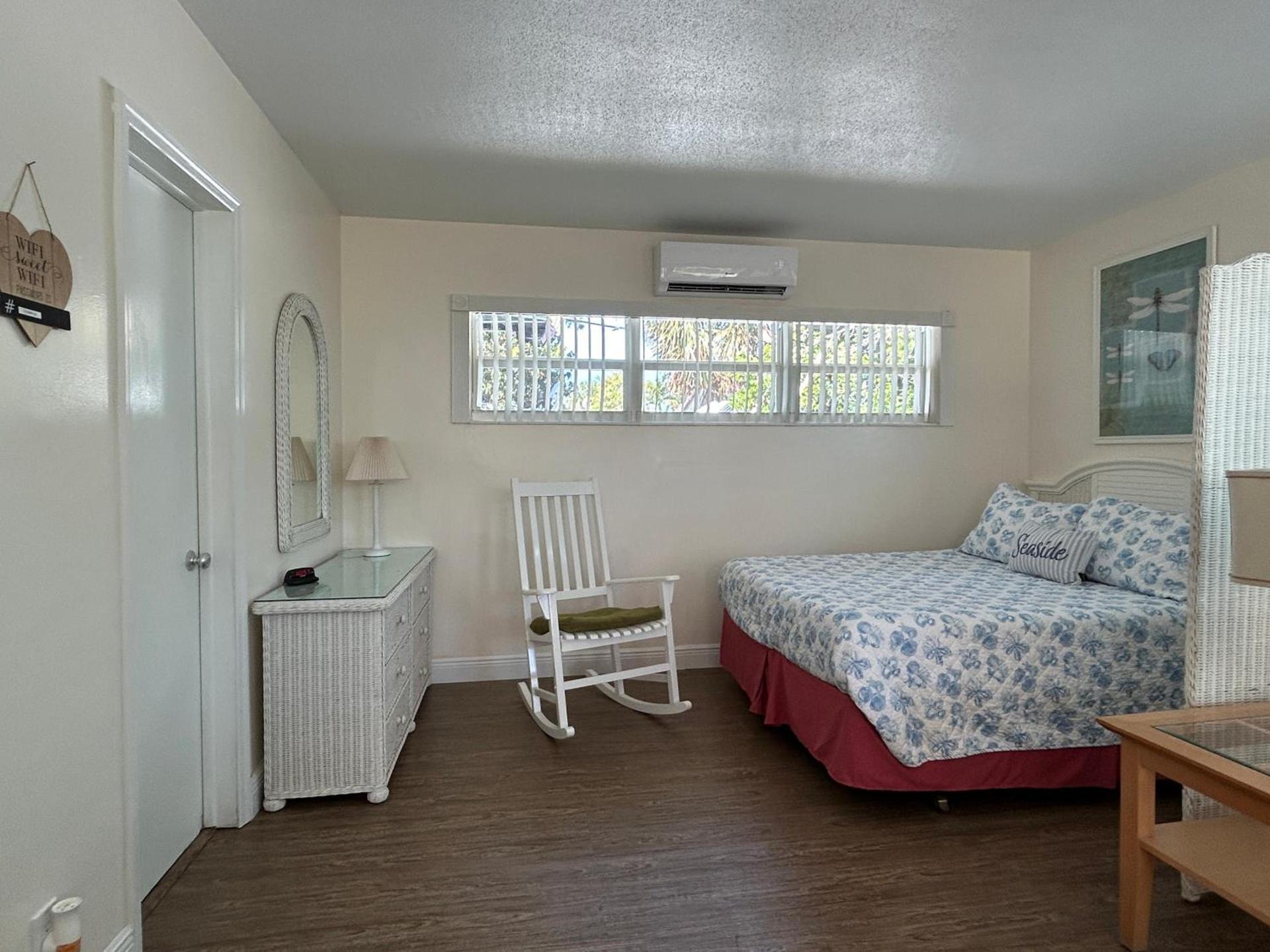 Bahama Beach Club Pompano - Fort Lauderdale - Charming and Cozy Studios & Apartments close to Beach with heated Pool photo 33