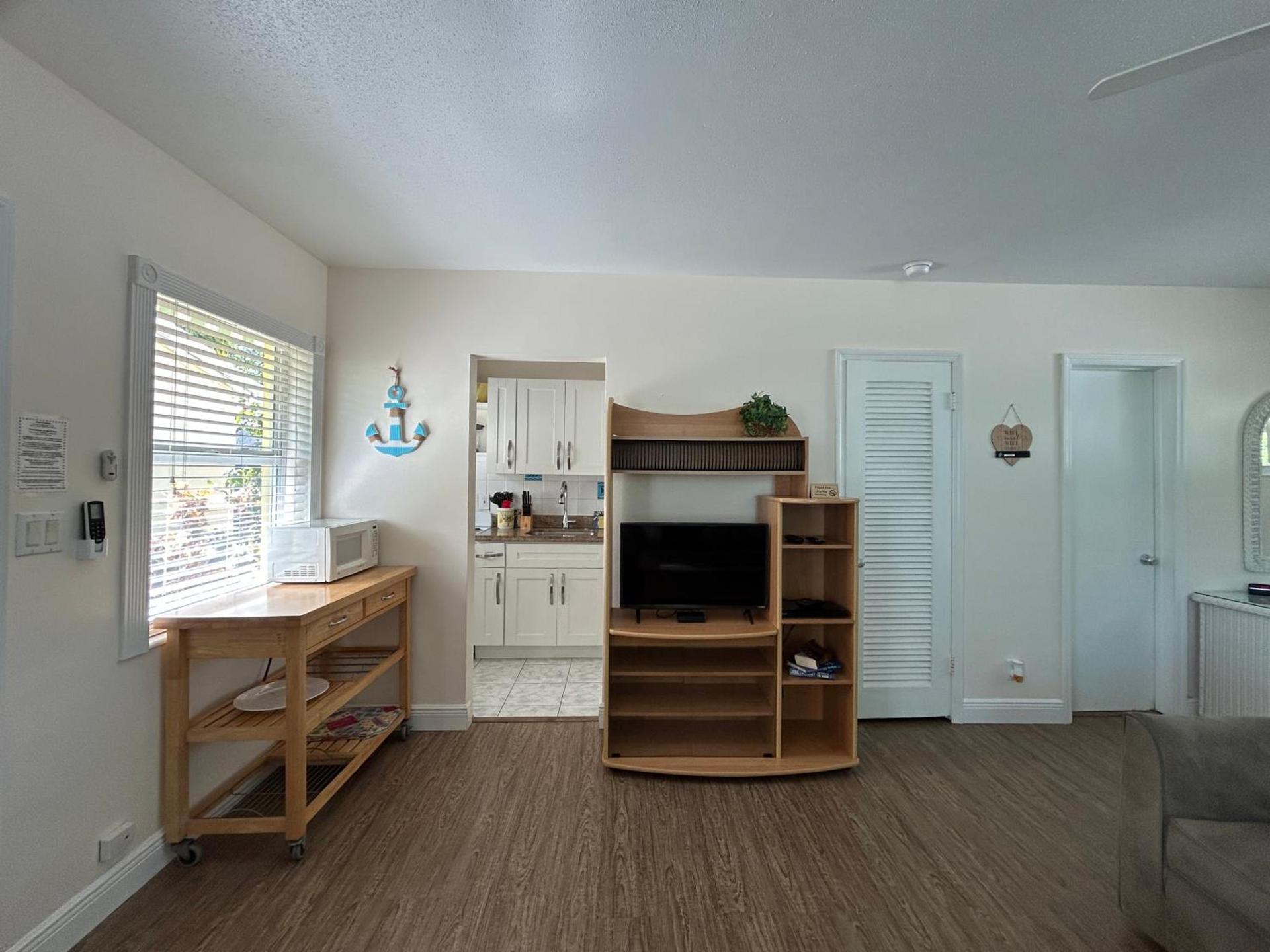 Bahama Beach Club Pompano - Fort Lauderdale - Charming and Cozy Studios & Apartments close to Beach with heated Pool photo 32