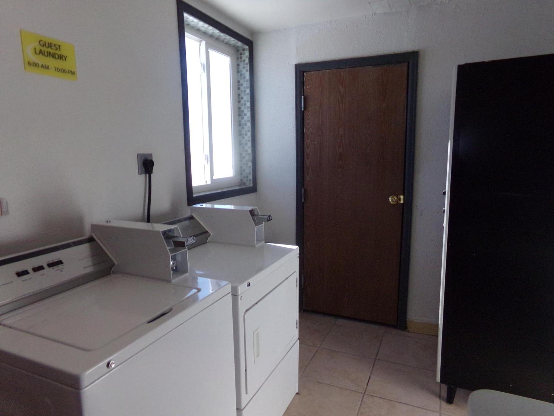 Super 8 by Wyndham Gillette photo 16