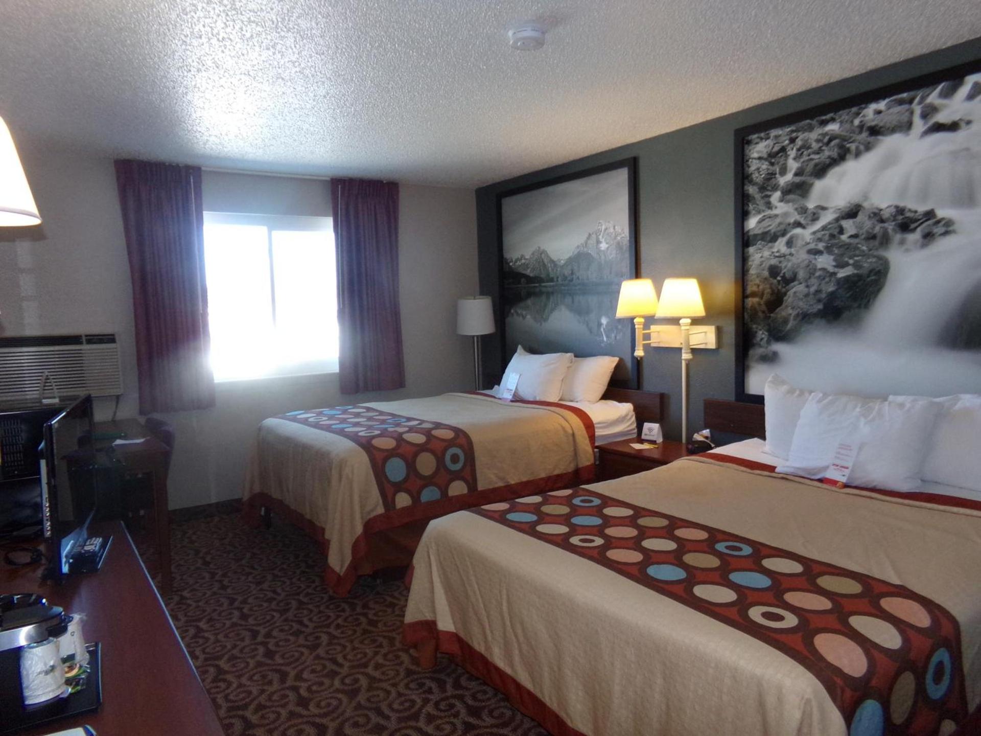 Super 8 by Wyndham Gillette photo 18