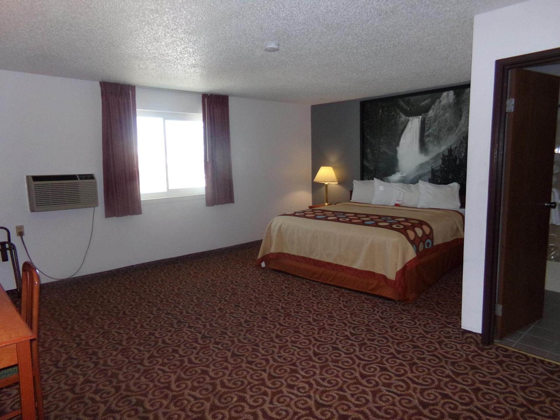 Super 8 by Wyndham Gillette photo 22