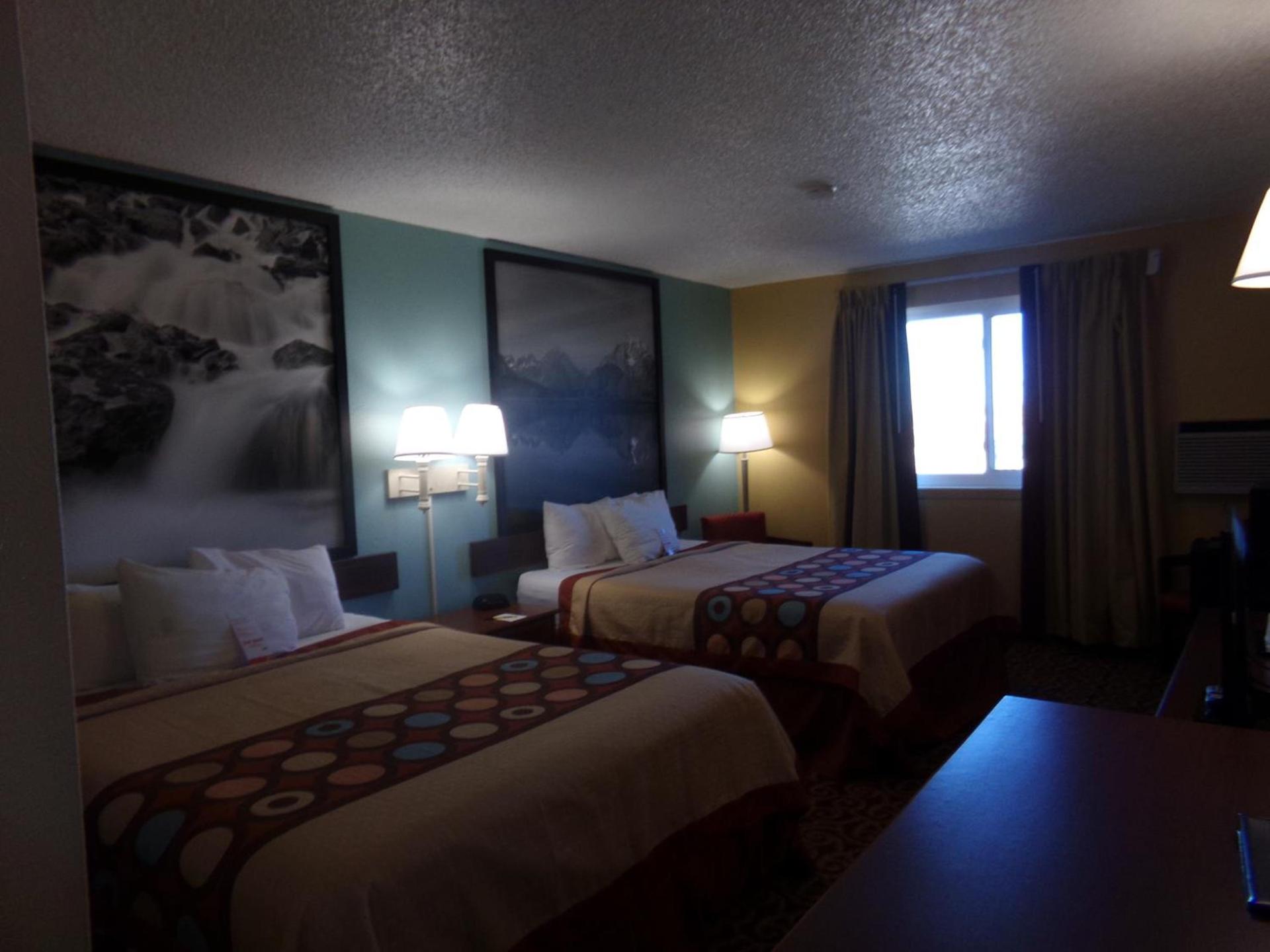Super 8 by Wyndham Gillette photo 20