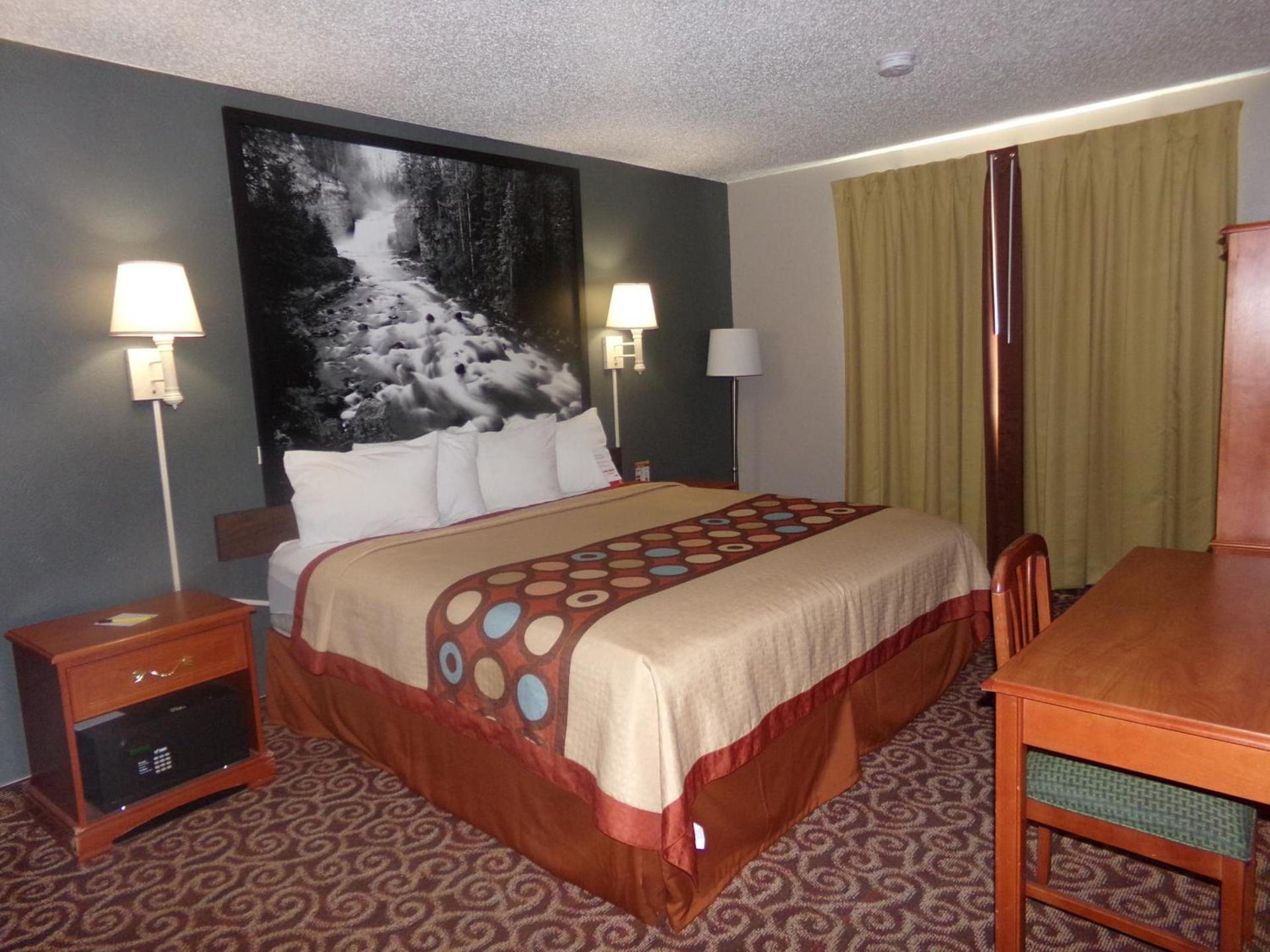Super 8 by Wyndham Gillette photo 24