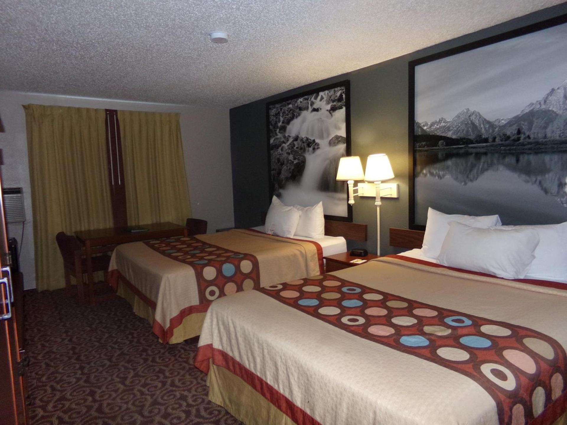 Super 8 by Wyndham Gillette photo 26