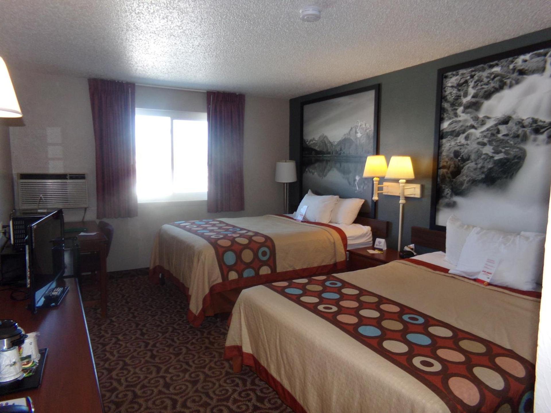 Super 8 by Wyndham Gillette photo 27