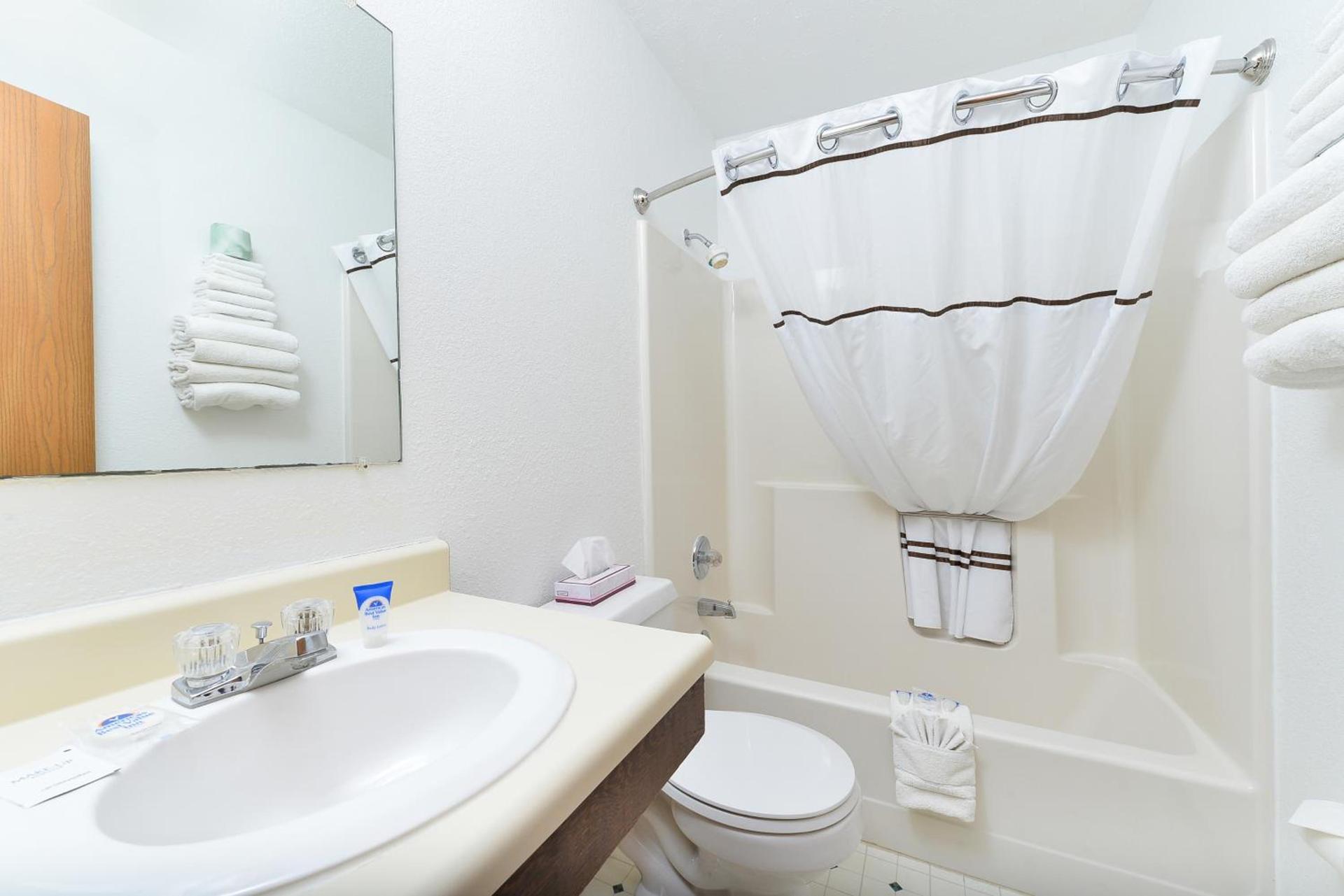 Americas Best Value Inn Kadoka photo 3