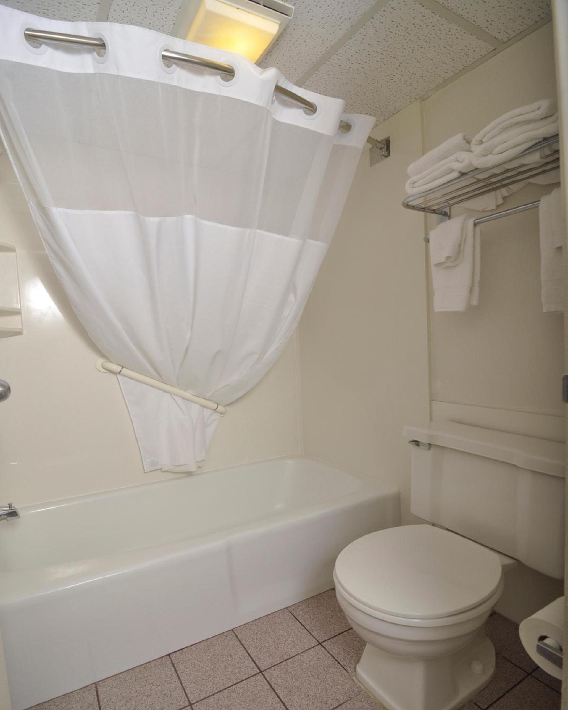 Baymont by Wyndham Sandusky photo 24