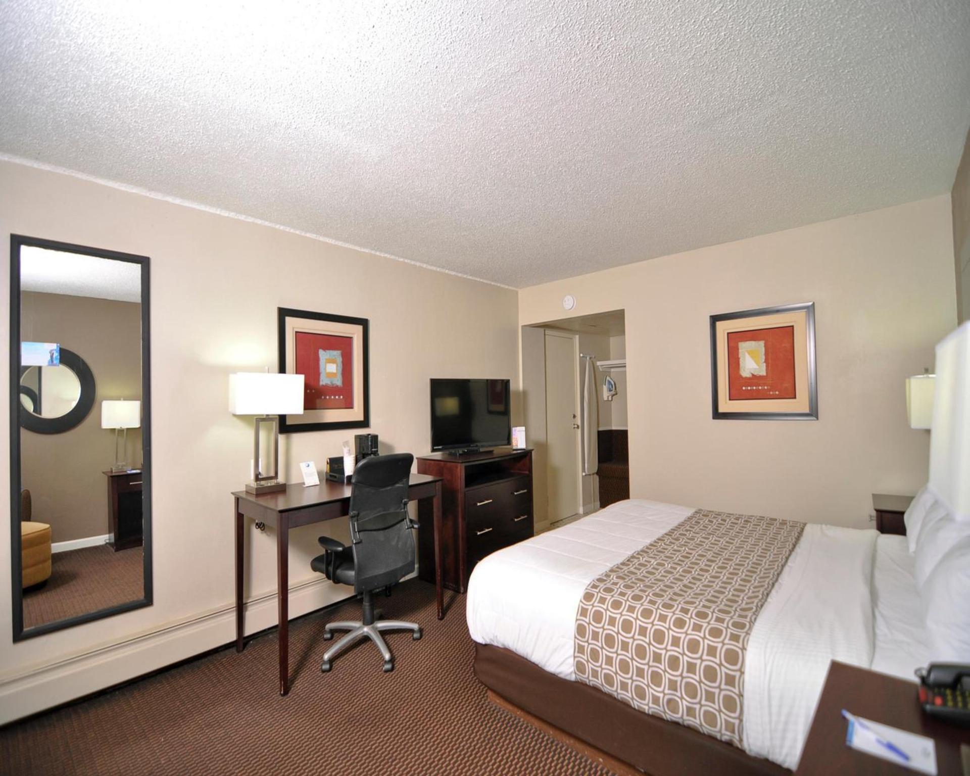 Baymont by Wyndham Sandusky photo 8