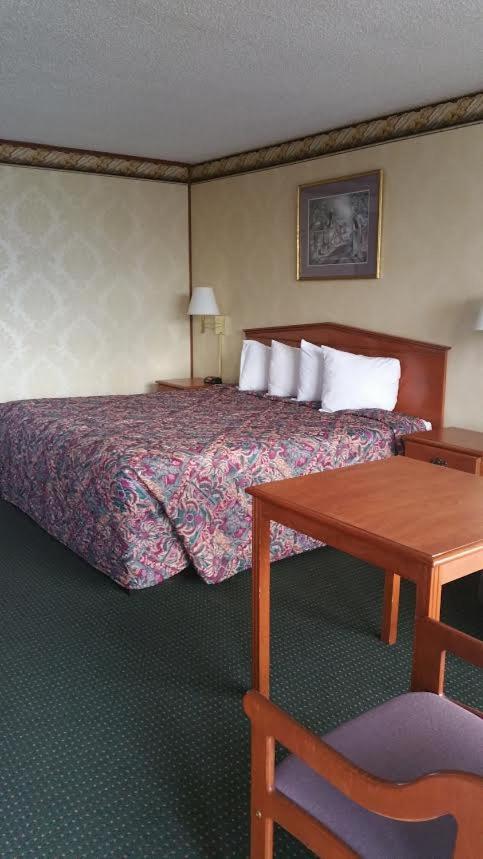Sunset Inn Clarksville photo 54