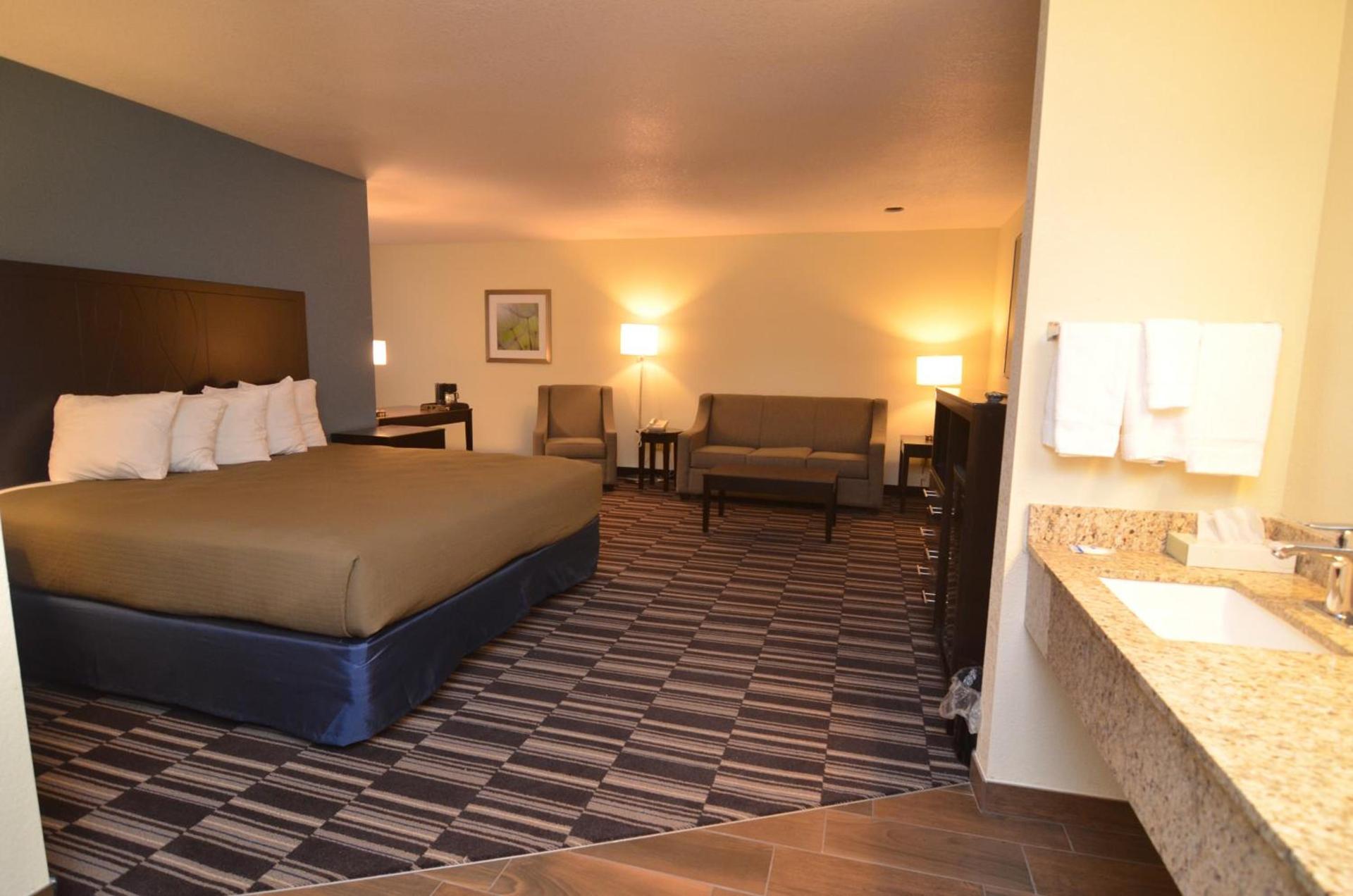 AmericInn by Wyndham Mount Pleasant photo 37