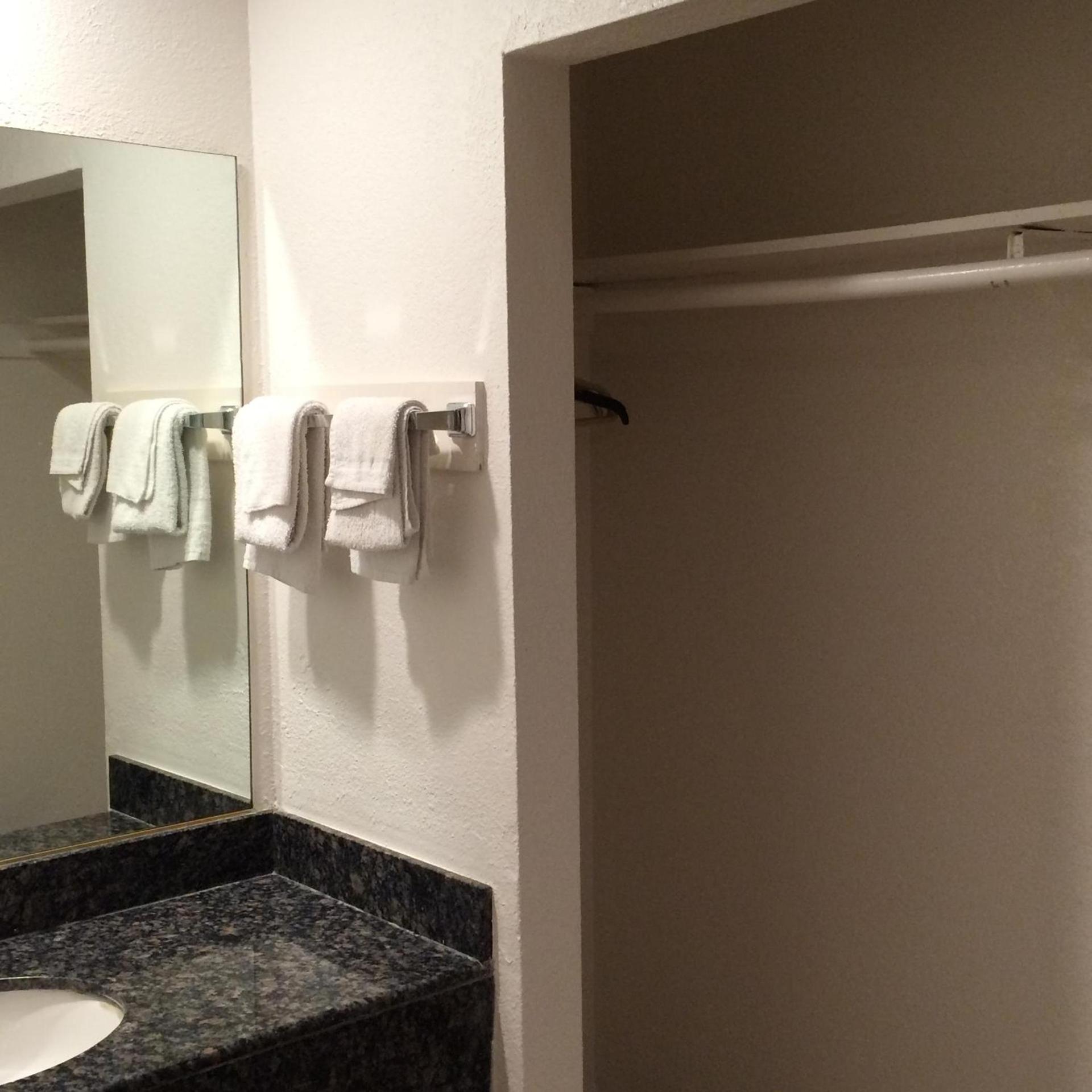 Royal Inn photo 22