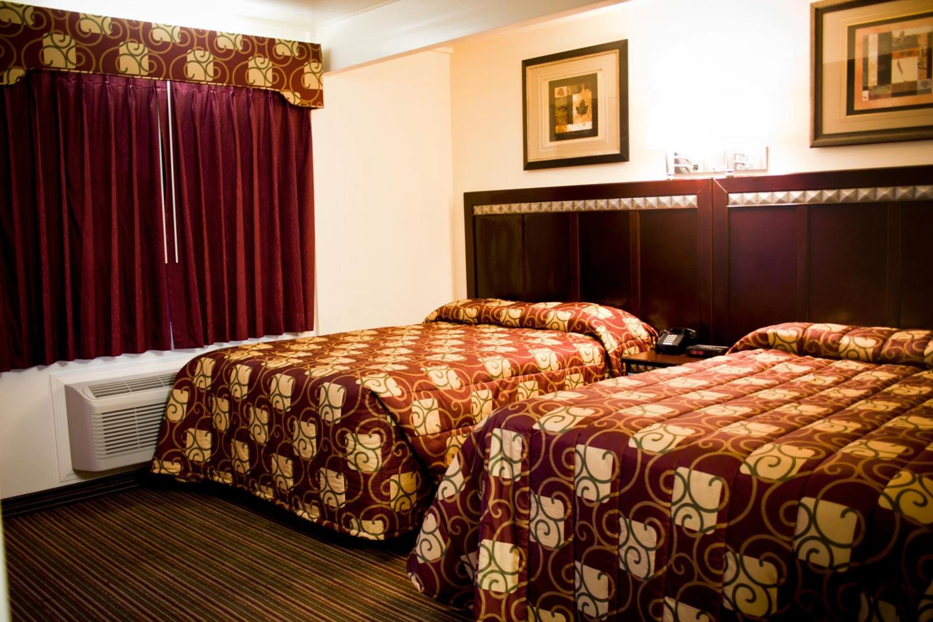 Whispering Palms Inn photo 3