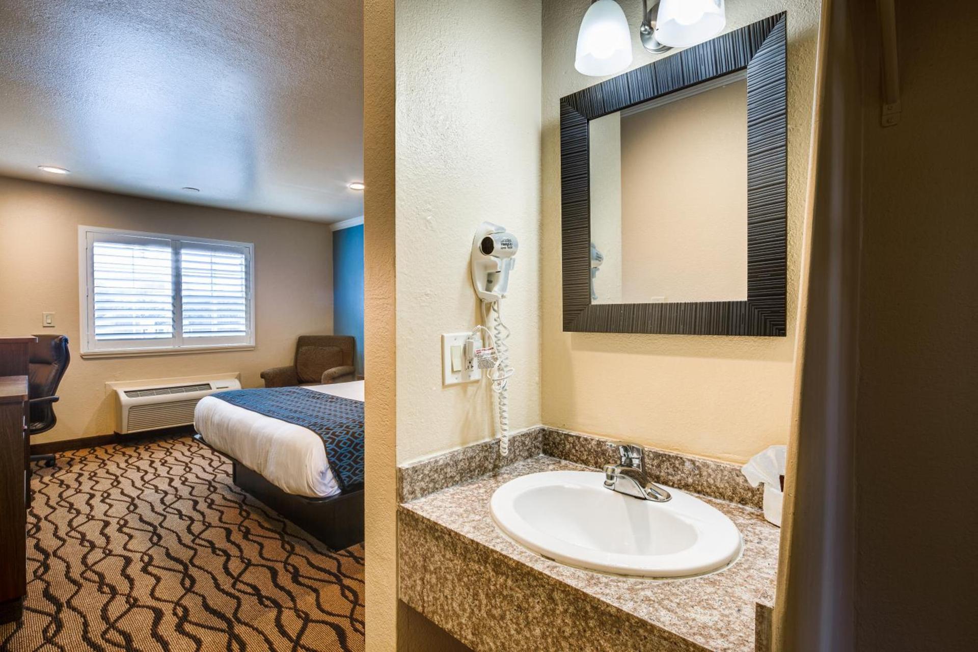 Americas Best Value Inn Richmond photo 12