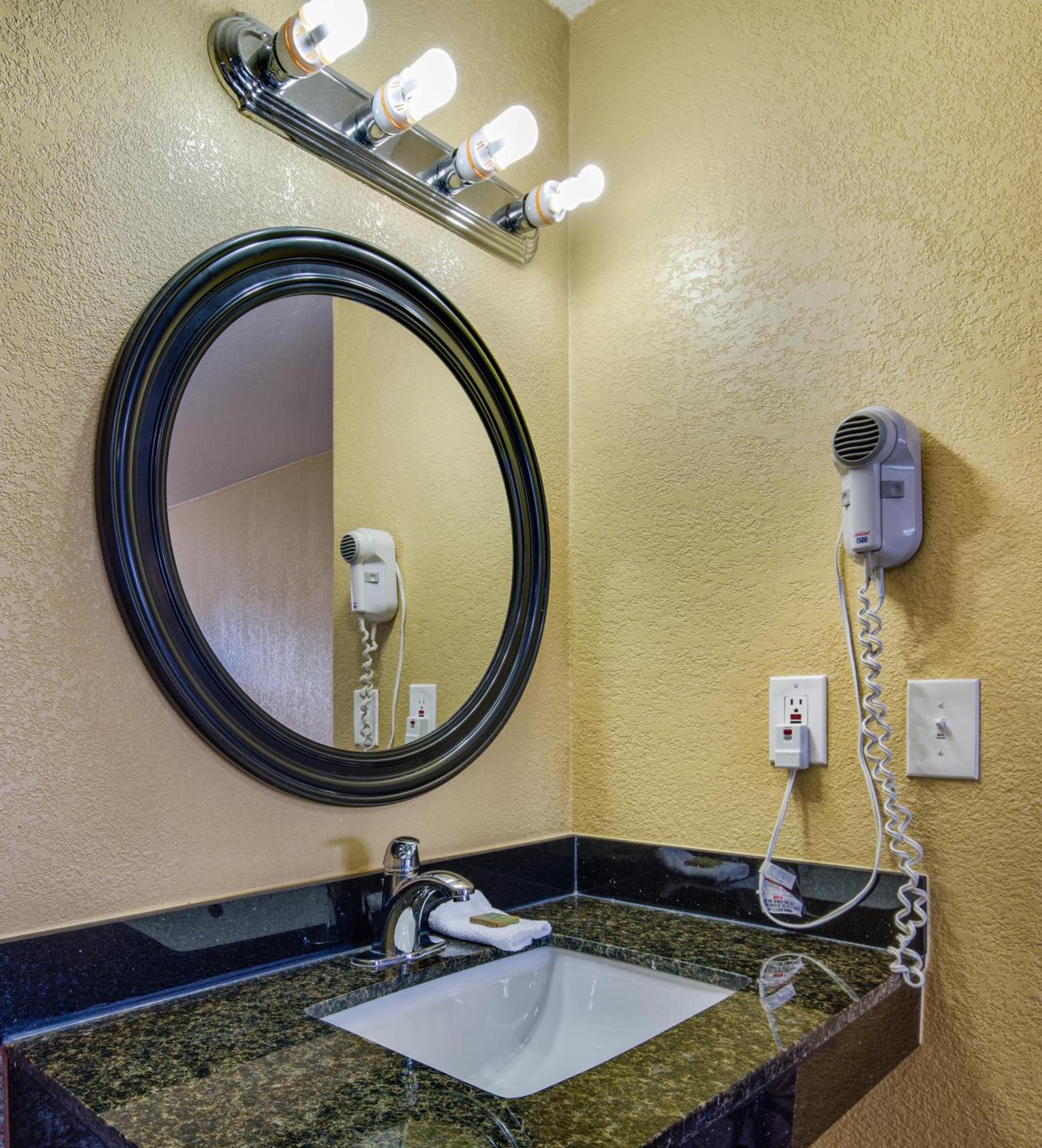 Americas Best Value Inn Richmond photo 15