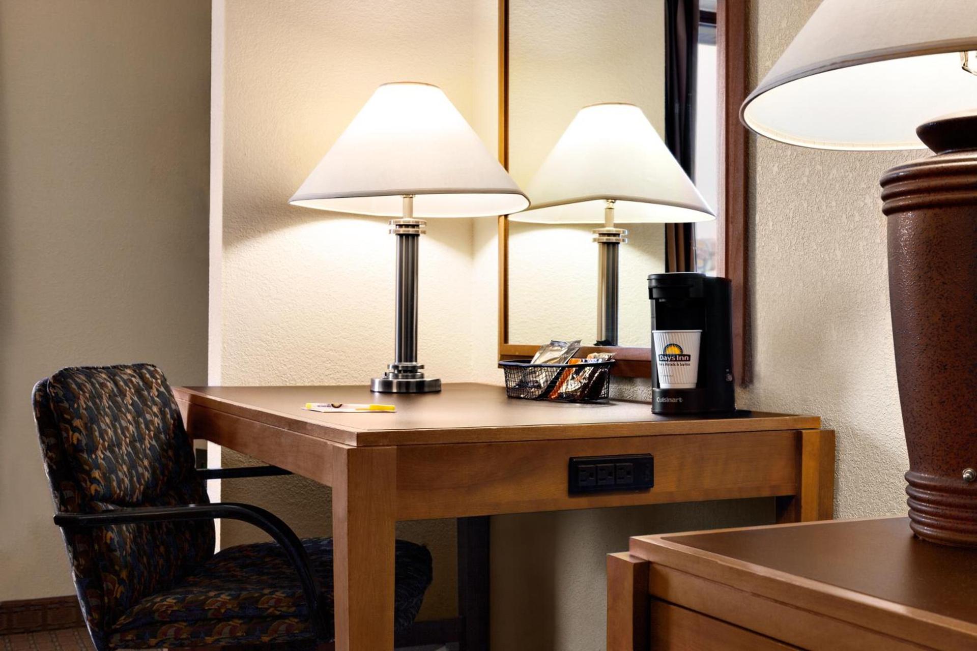 Days Inn by Wyndham Oglesby/ Starved Rock photo 22