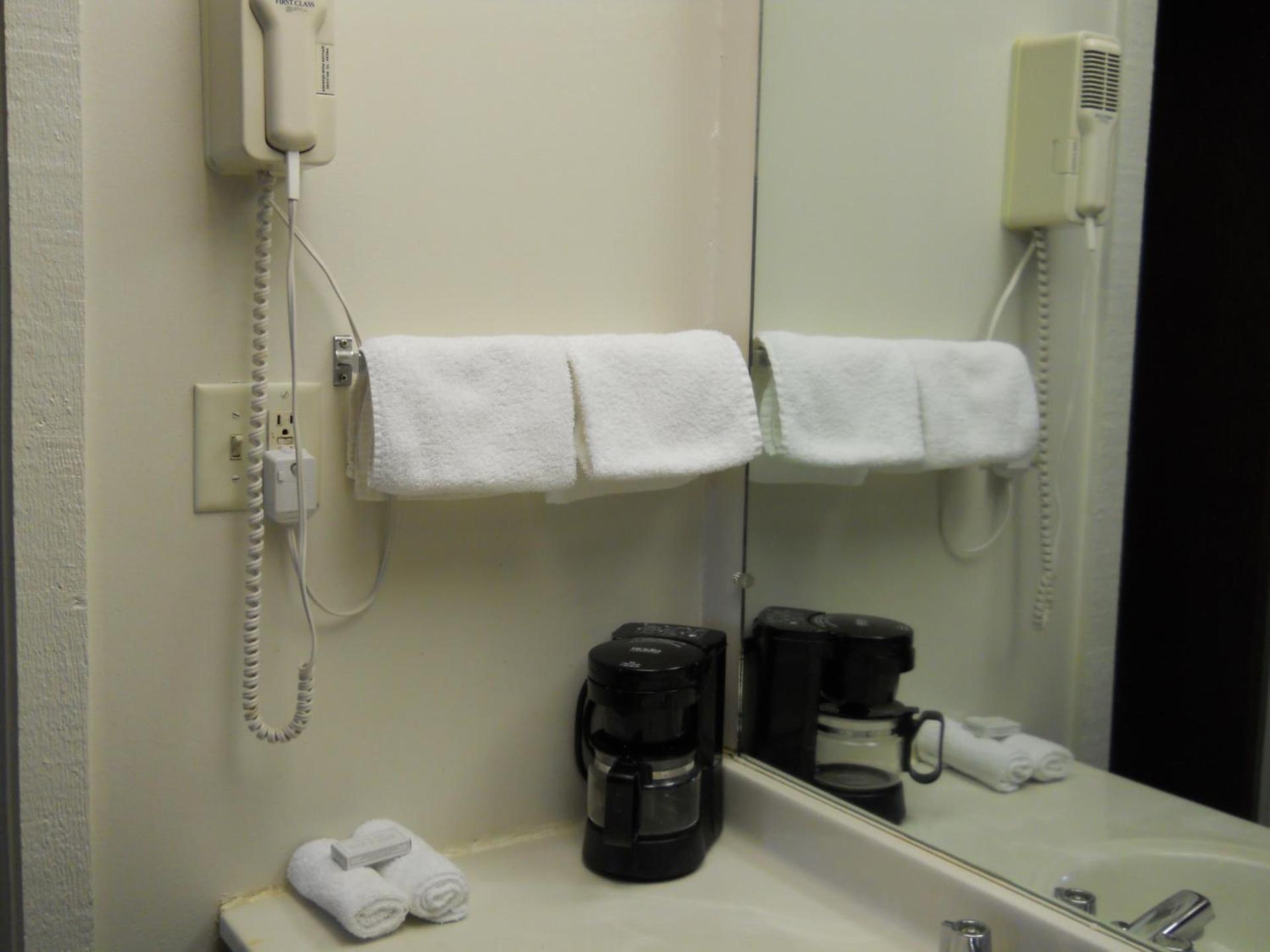 Value Inn Motel - Milwaukee Airport South photo 4