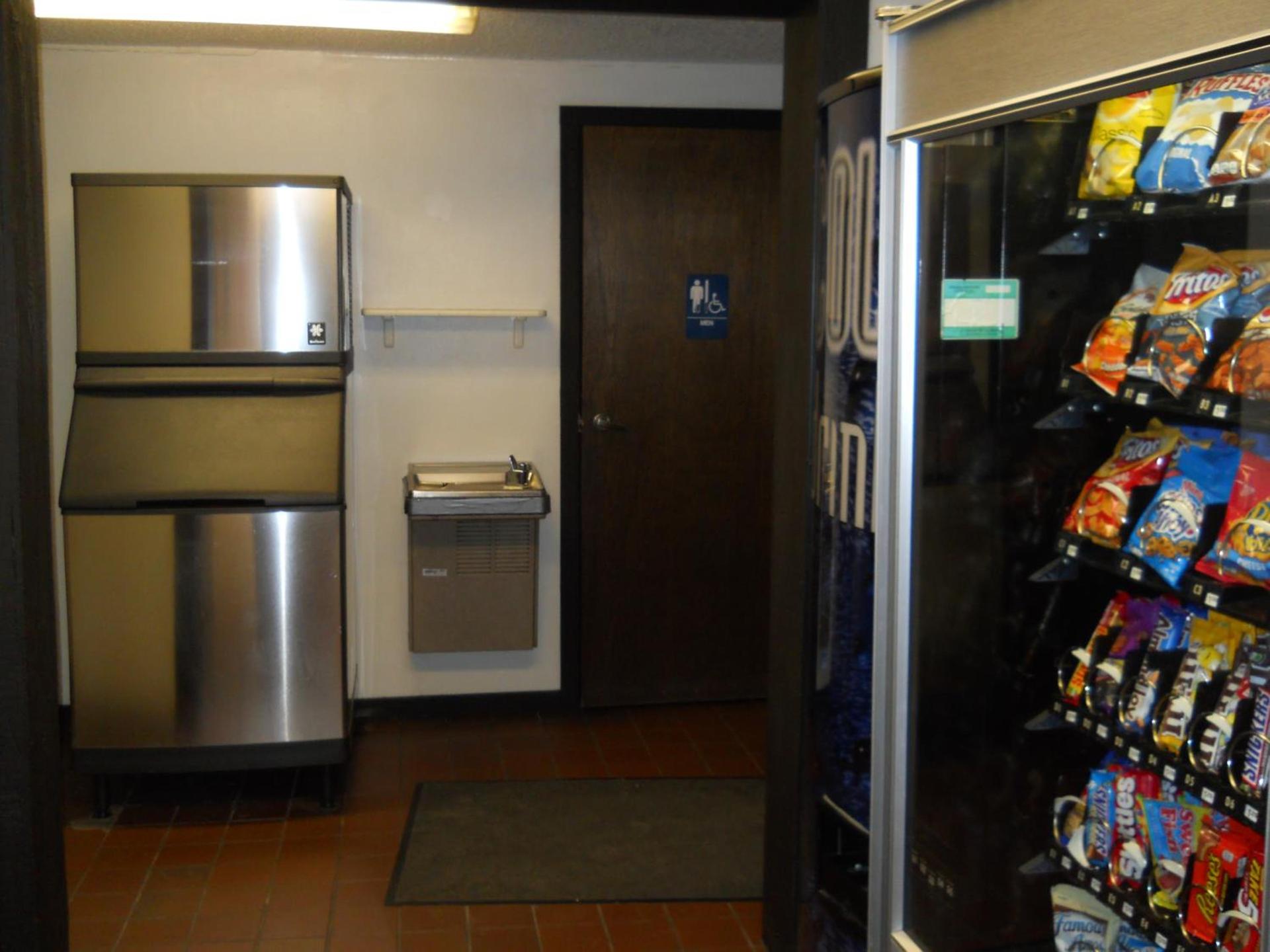 Value Inn Motel - Milwaukee Airport South photo 6